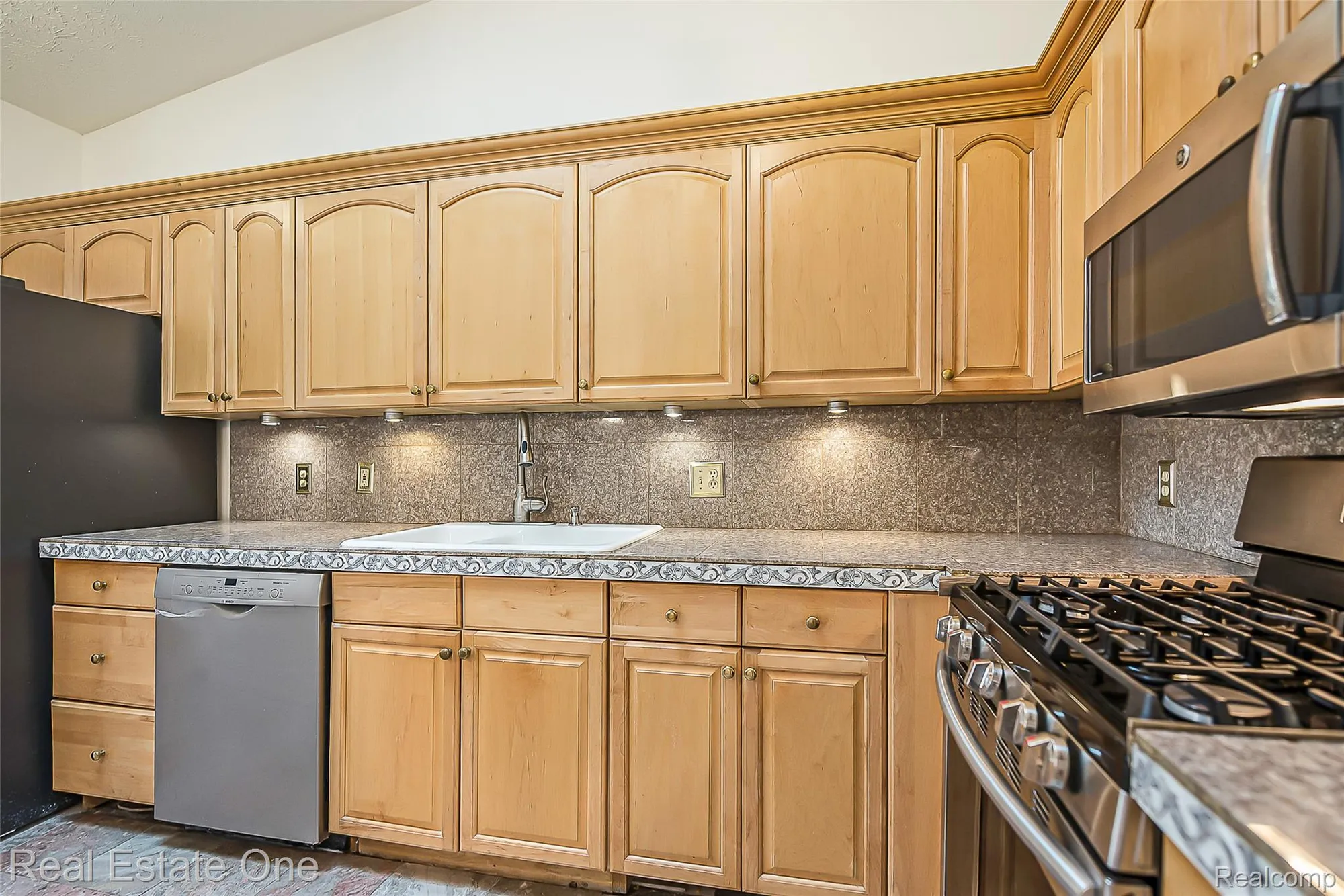 Property Slideshow image 10 of 46 | 25691 lexington dr unit 3, South Lyon, MI, 48178