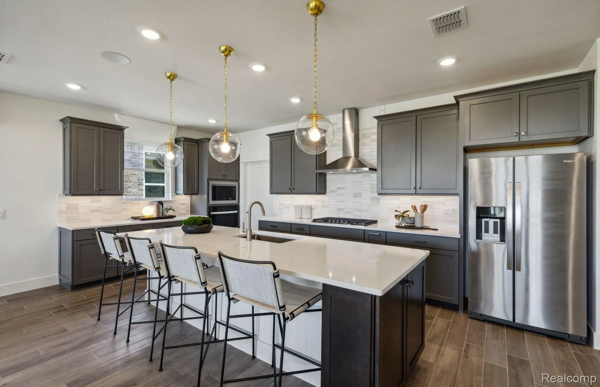 Property Slideshow image 8 of 17 | 2039 marigold way, Milford, MI, 48381