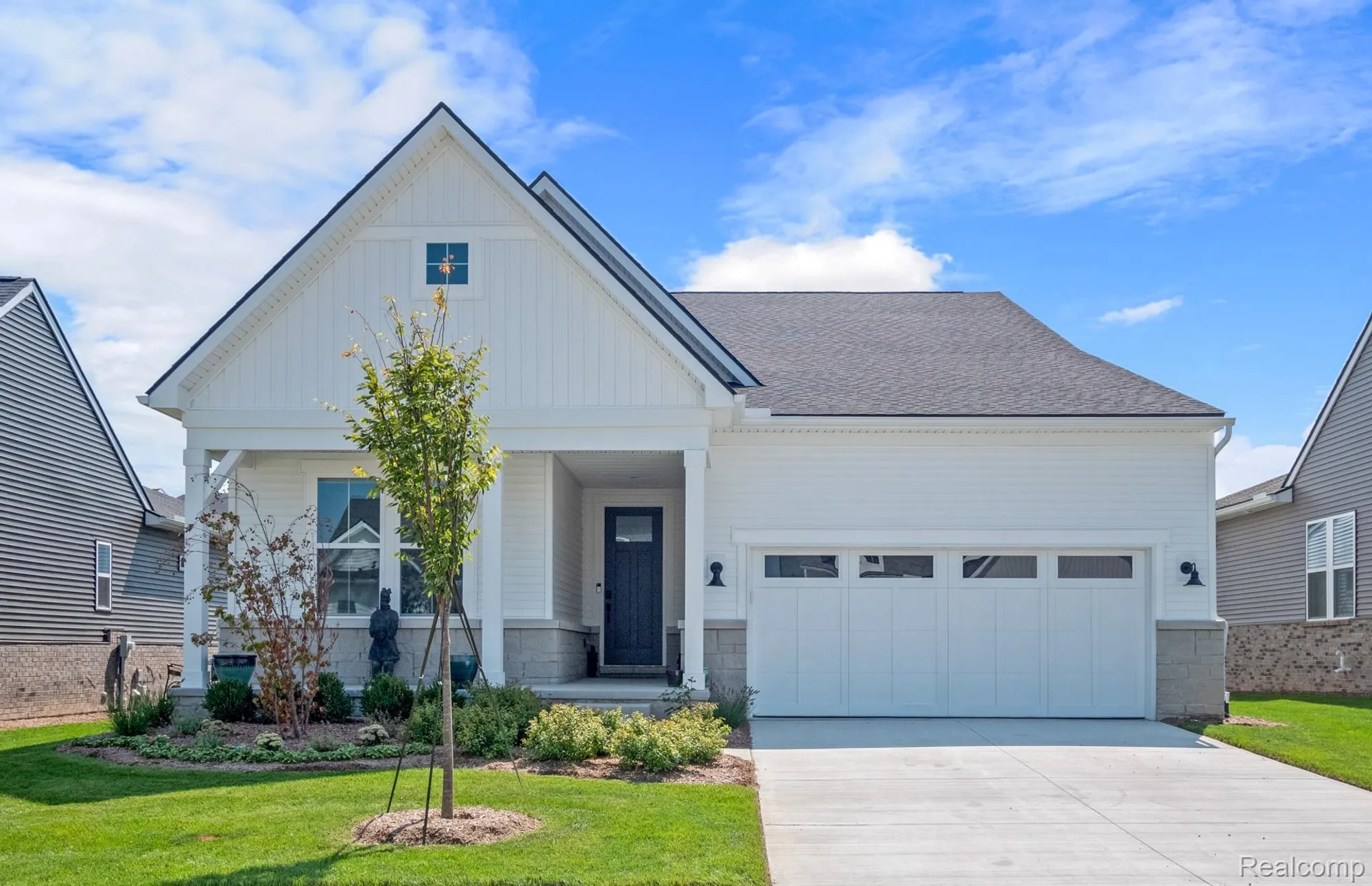 Property Slideshow image 1 of 17 | 2039 marigold way, Milford, MI, 48381