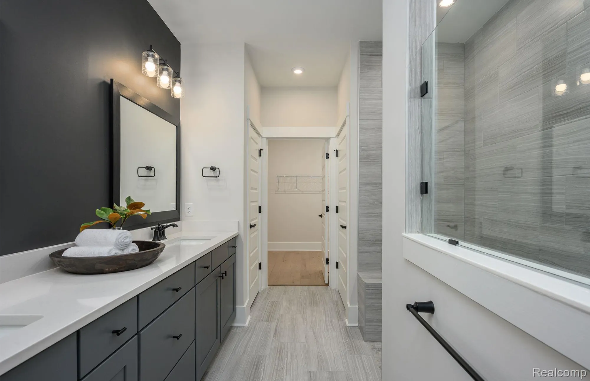 Property Slideshow image 14 of 17 | 2039 marigold way, Milford, MI, 48381