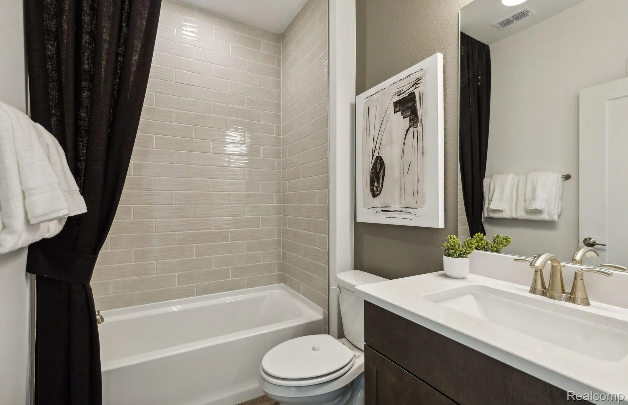 Property Slideshow image 16 of 17 | 2039 marigold way, Milford, MI, 48381