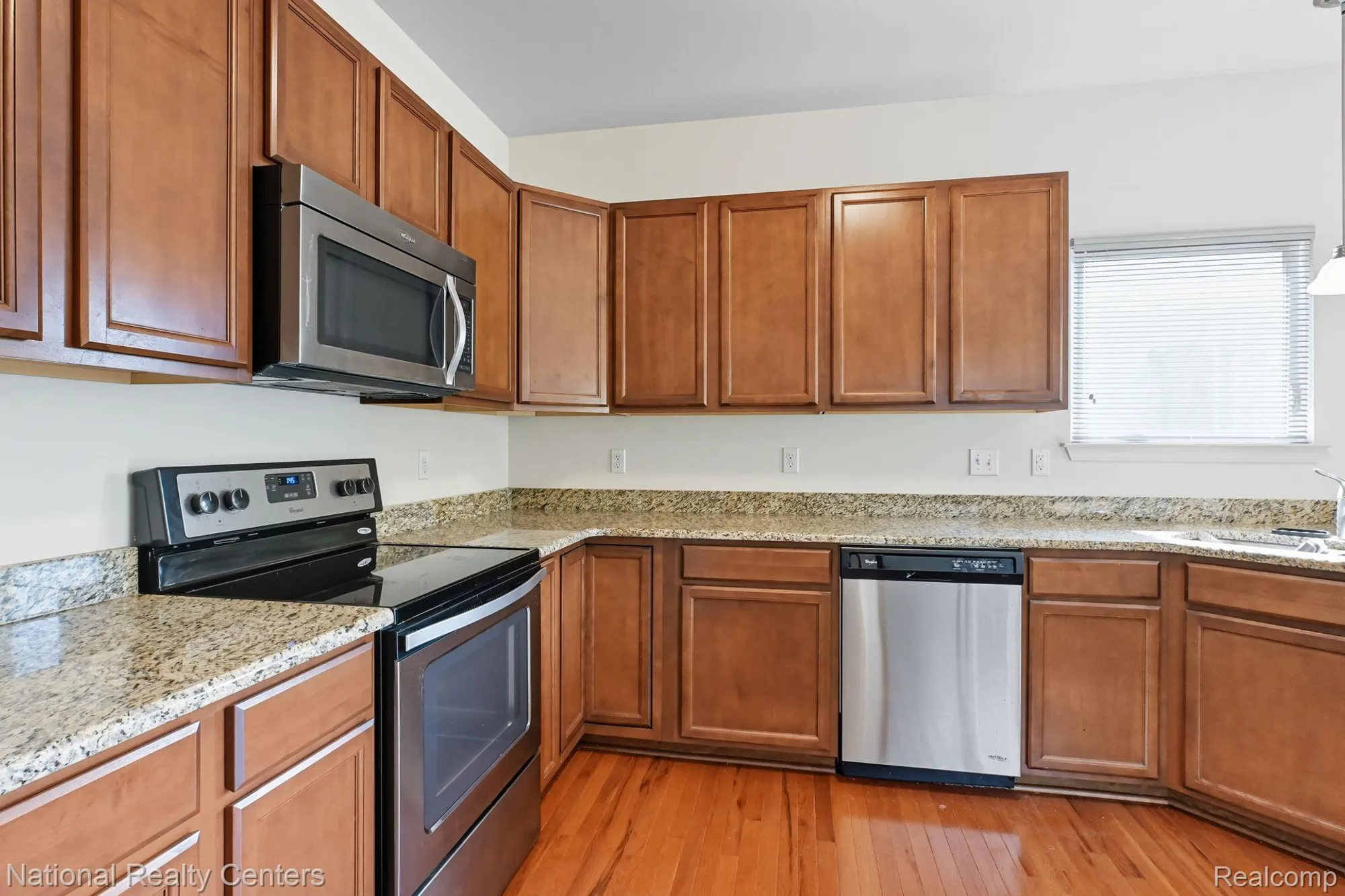 Property Slideshow image 7 of 37 | 4160 wrenwood ln # 29, Canton, MI, 48188