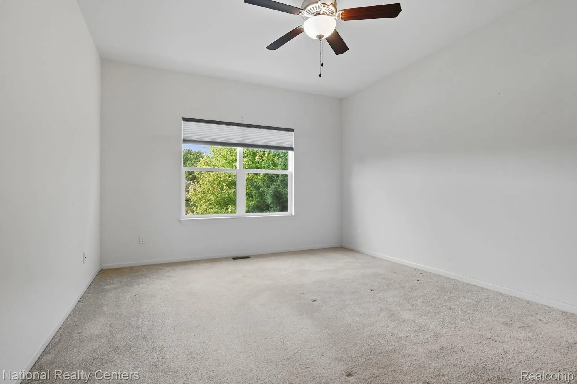 Property Slideshow image 12 of 37 | 4160 wrenwood ln # 29, Canton, MI, 48188