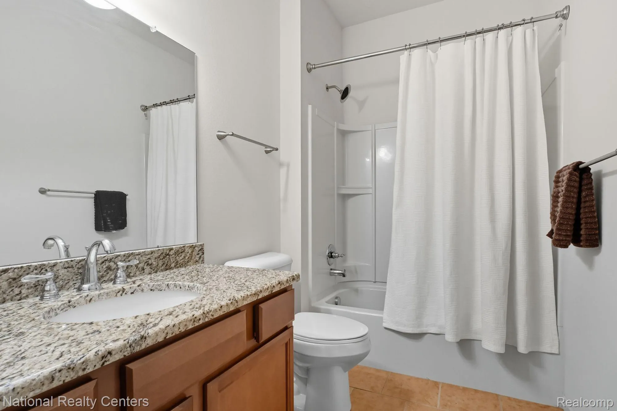 Property Slideshow image 18 of 37 | 4160 wrenwood ln # 29, Canton, MI, 48188
