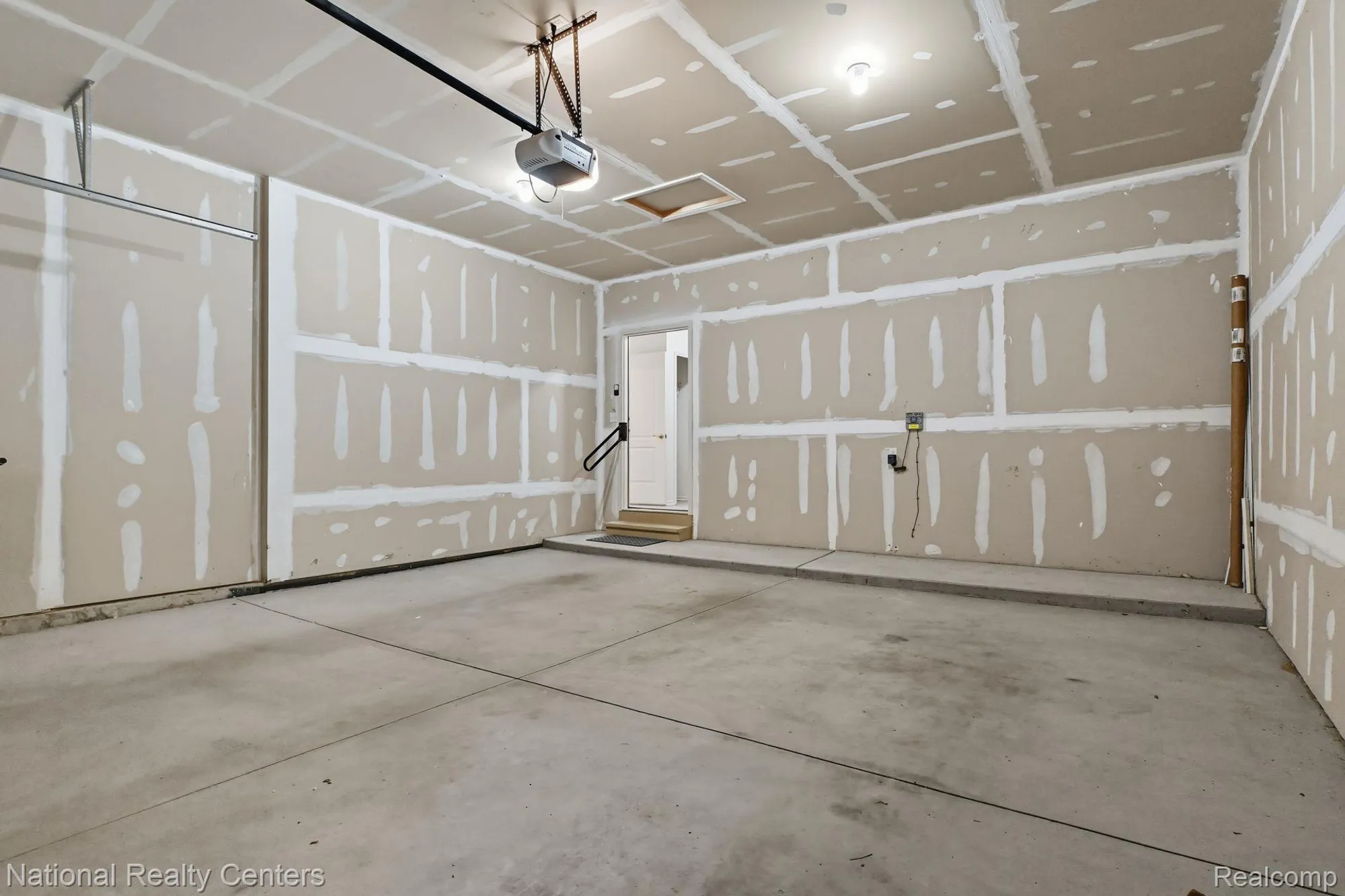 Property Slideshow image 21 of 37 | 4160 wrenwood ln # 29, Canton, MI, 48188