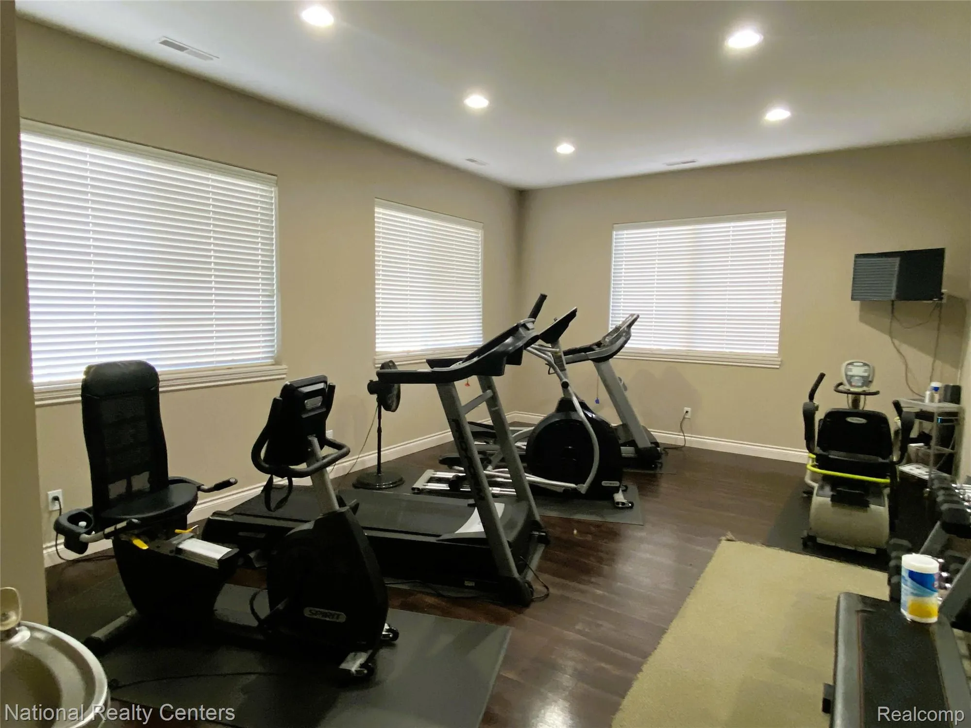 Property Slideshow image 35 of 37 | 4160 wrenwood ln # 29, Canton, MI, 48188