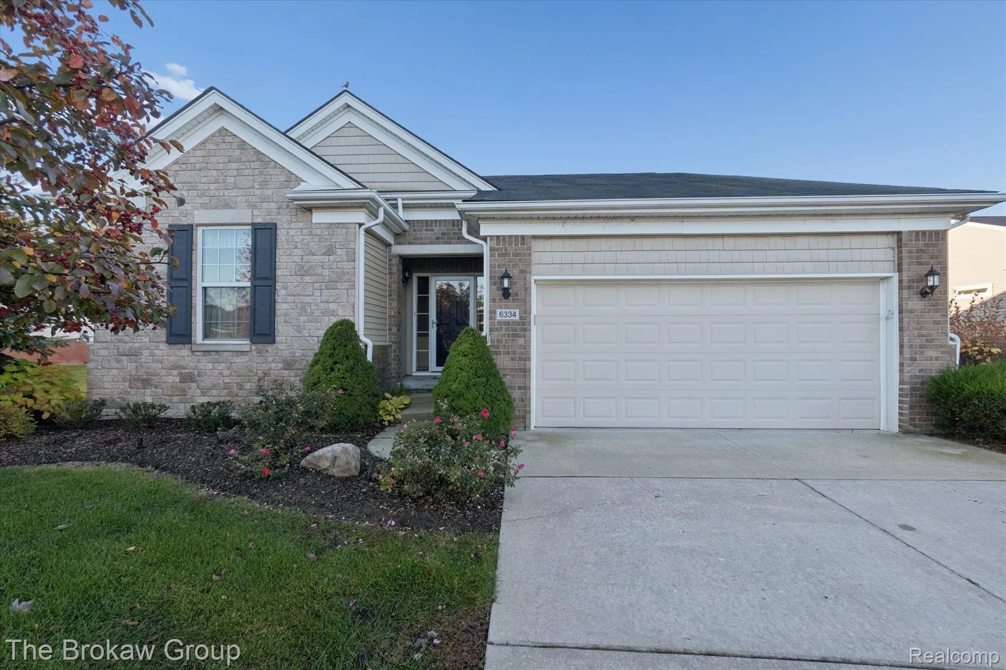 Property Slideshow image 5 of 40 | 6334 prairie dunes dr, Grand Blanc, MI, 48439