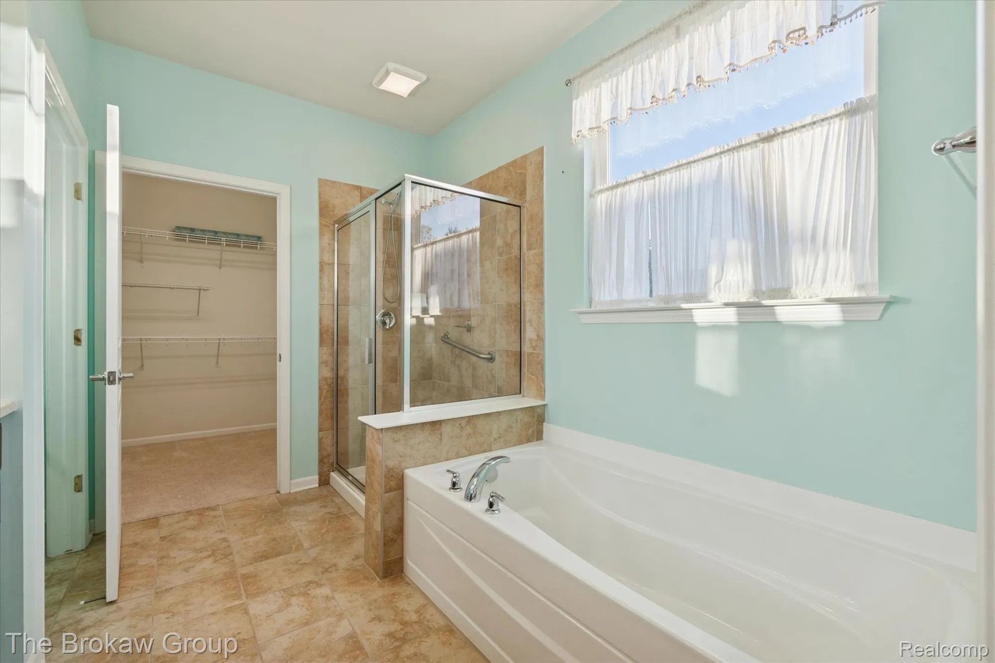 Property Slideshow image 16 of 40 | 6334 prairie dunes dr, Grand Blanc, MI, 48439