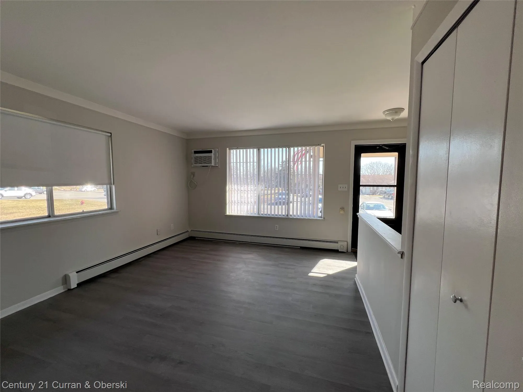 Property Slideshow image 2 of 21 | 25159 franklin ter # 8, South Lyon, MI, 48178