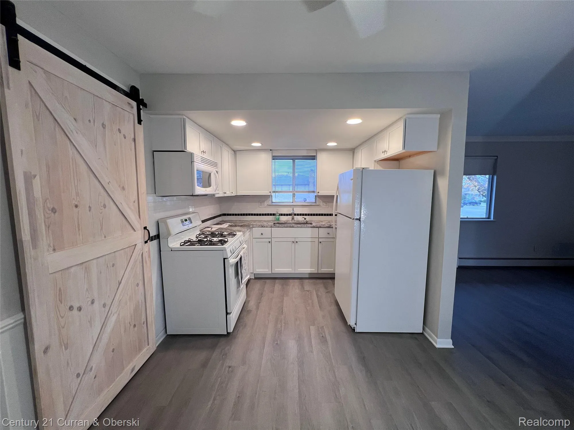 Property Slideshow image 13 of 21 | 25159 franklin ter # 8, South Lyon, MI, 48178