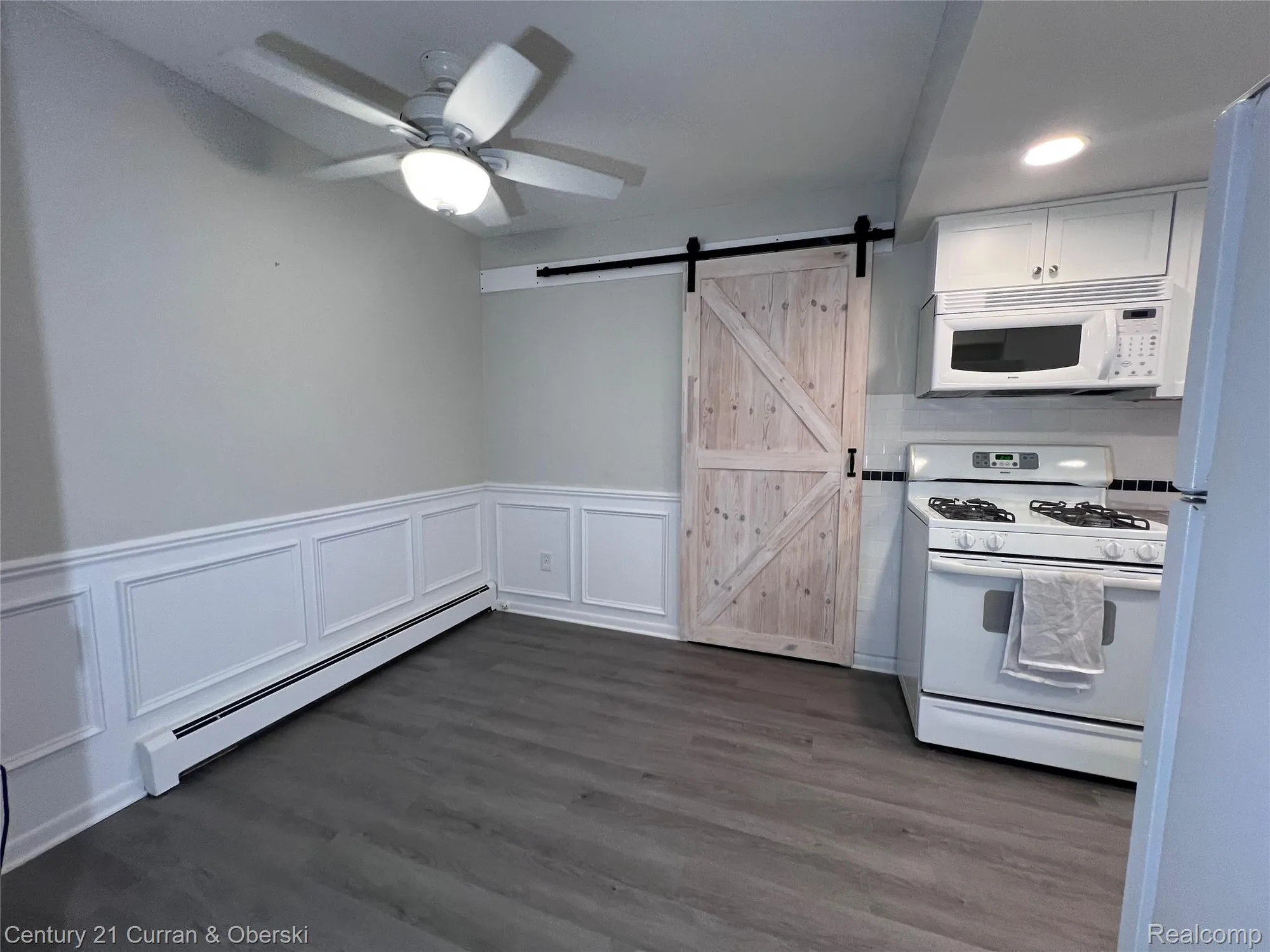 Property Slideshow image 14 of 21 | 25159 franklin ter # 8, South Lyon, MI, 48178