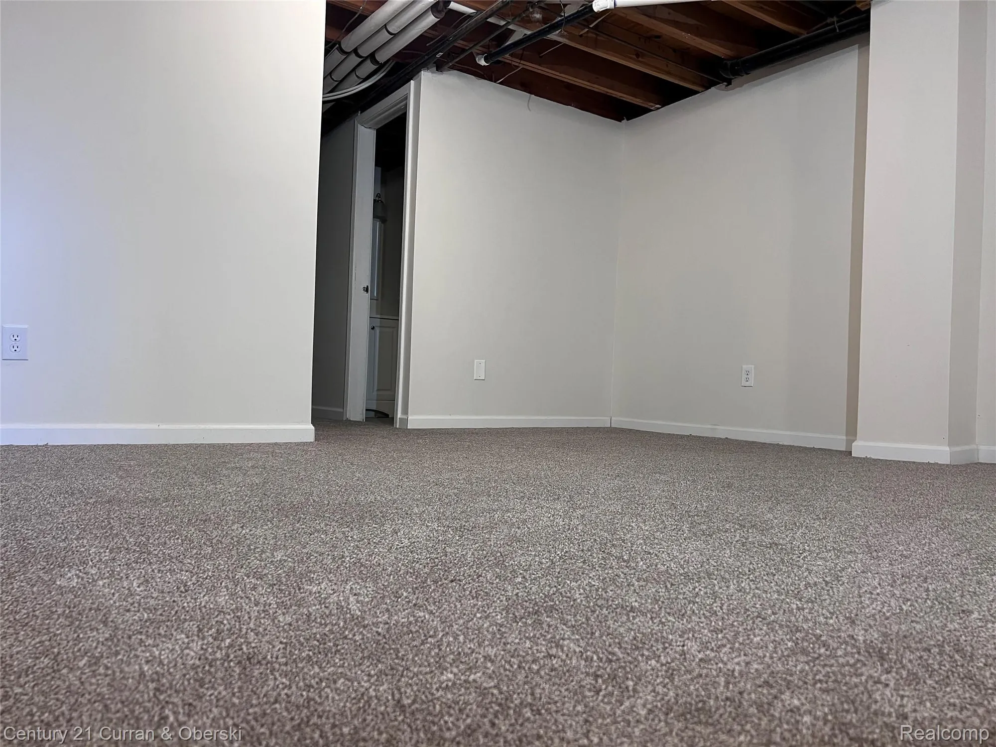 Property Slideshow image 19 of 21 | 25159 franklin ter # 8, South Lyon, MI, 48178