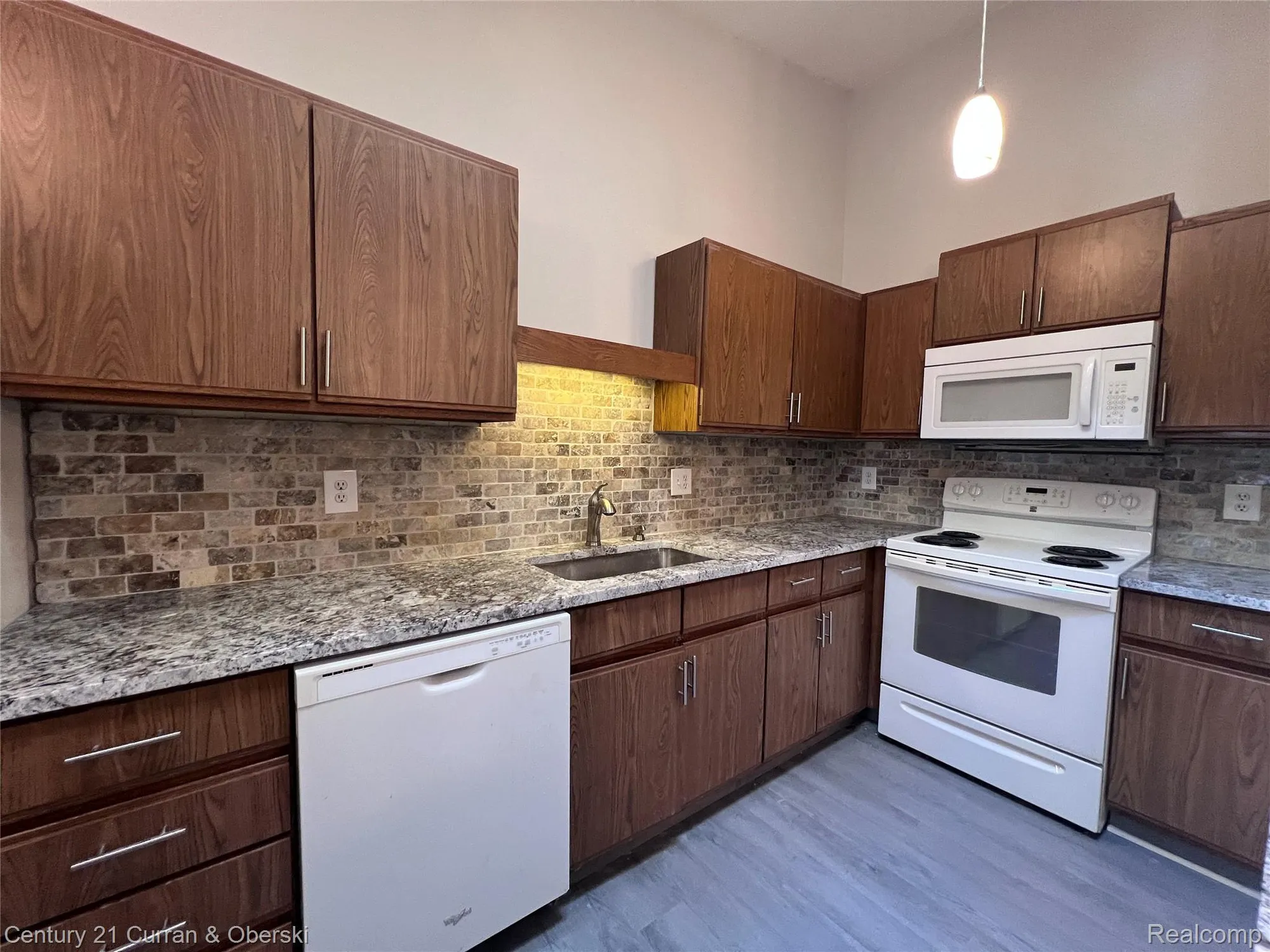 Property Slideshow image 22 of 46 | 61958 ticonderoga dr, South Lyon, MI, 48178