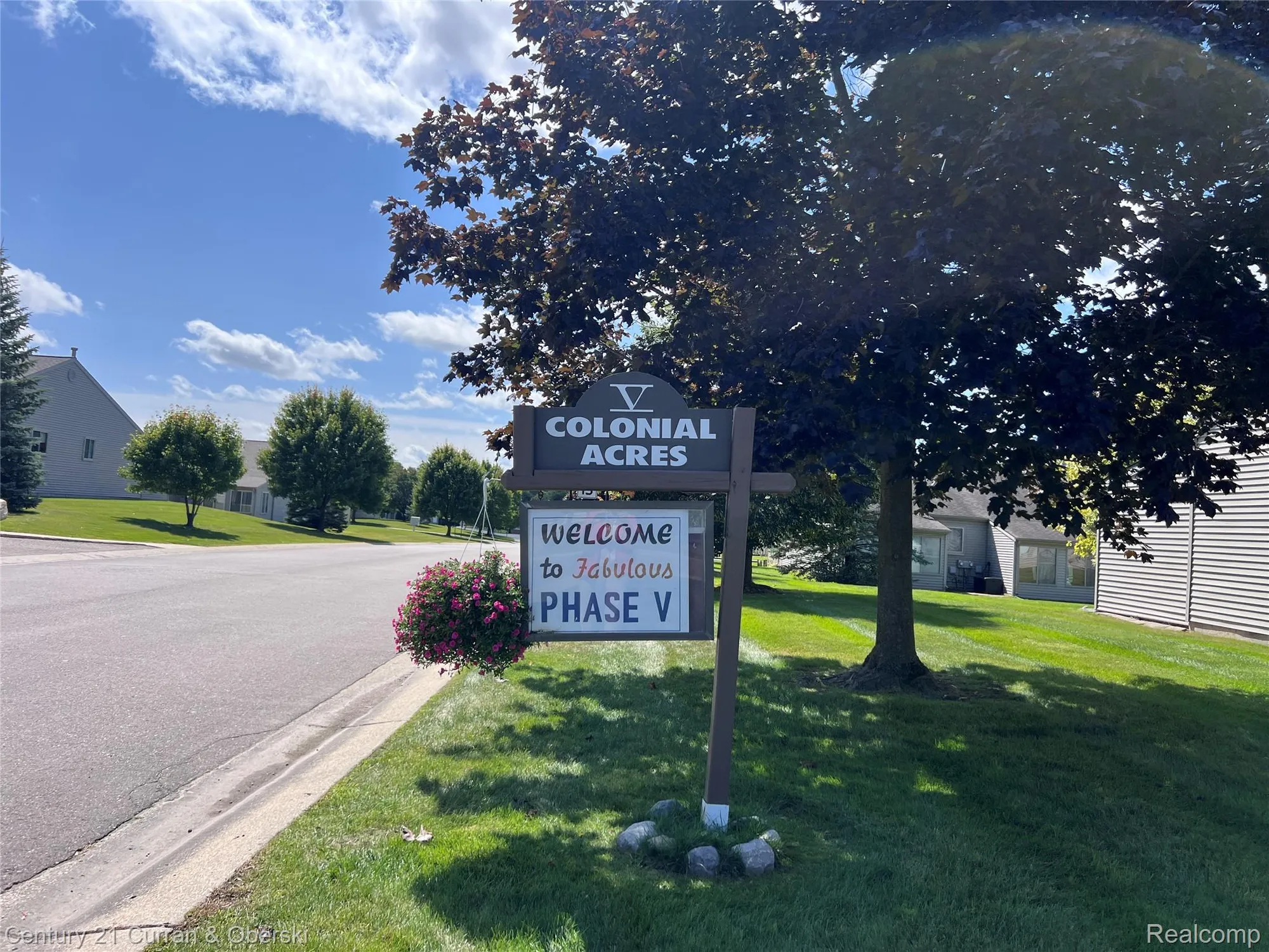 Property Slideshow image 33 of 46 | 61958 ticonderoga dr, South Lyon, MI, 48178