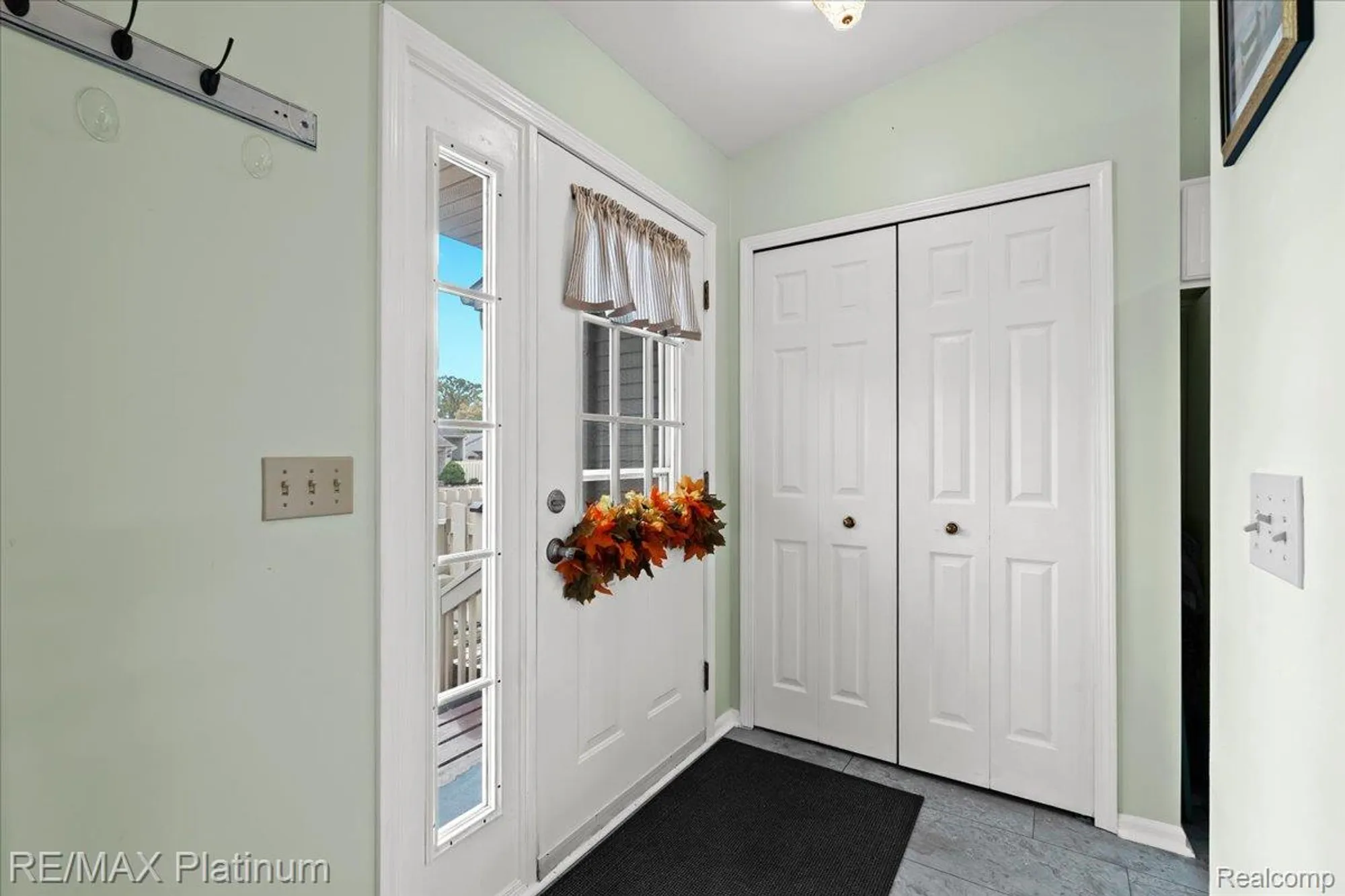 Property Slideshow image 5 of 31 | 62180 arlington cir unit 5, South Lyon, MI, 48178