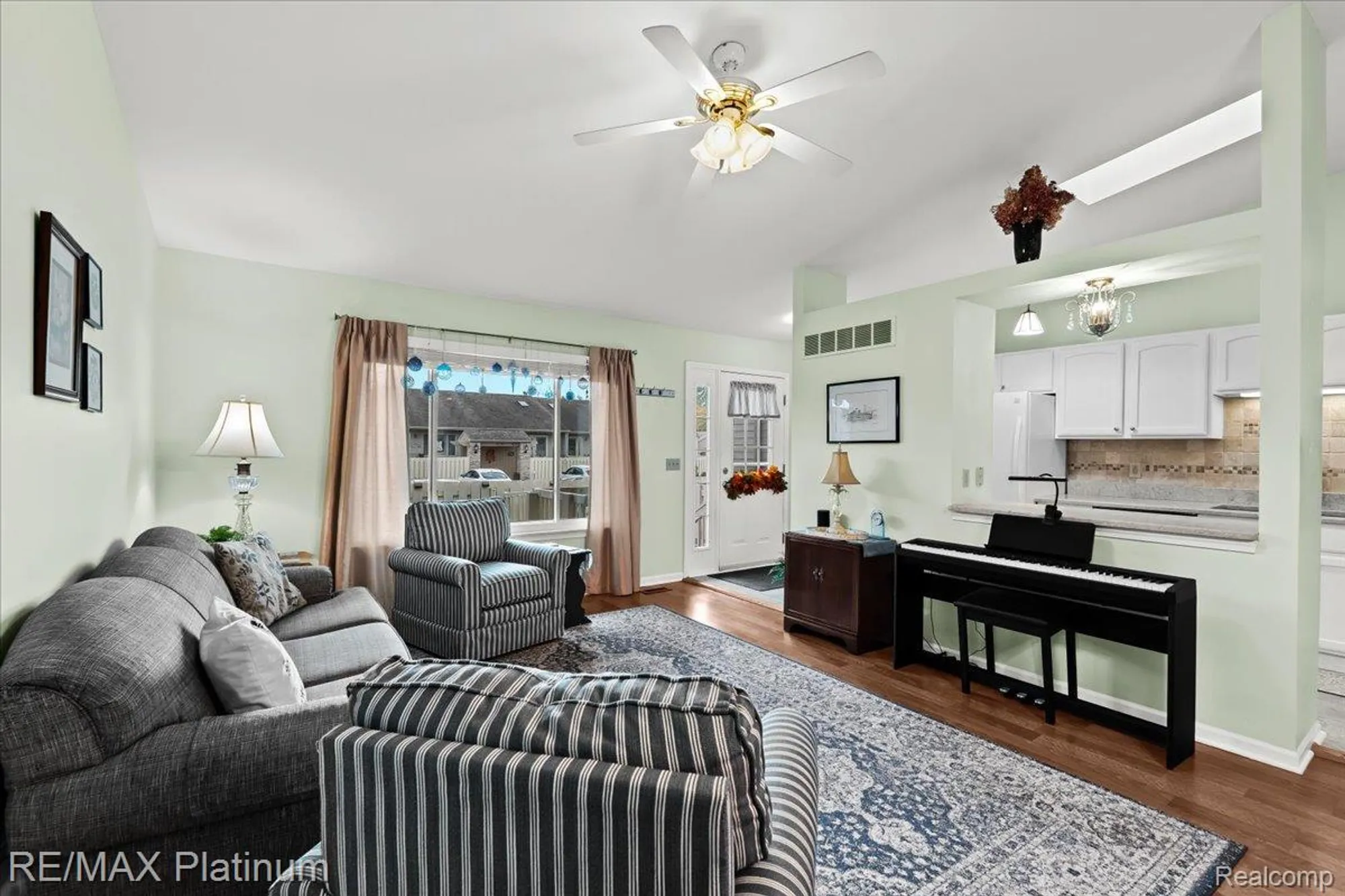 Property Slideshow image 8 of 31 | 62180 arlington cir unit 5, South Lyon, MI, 48178