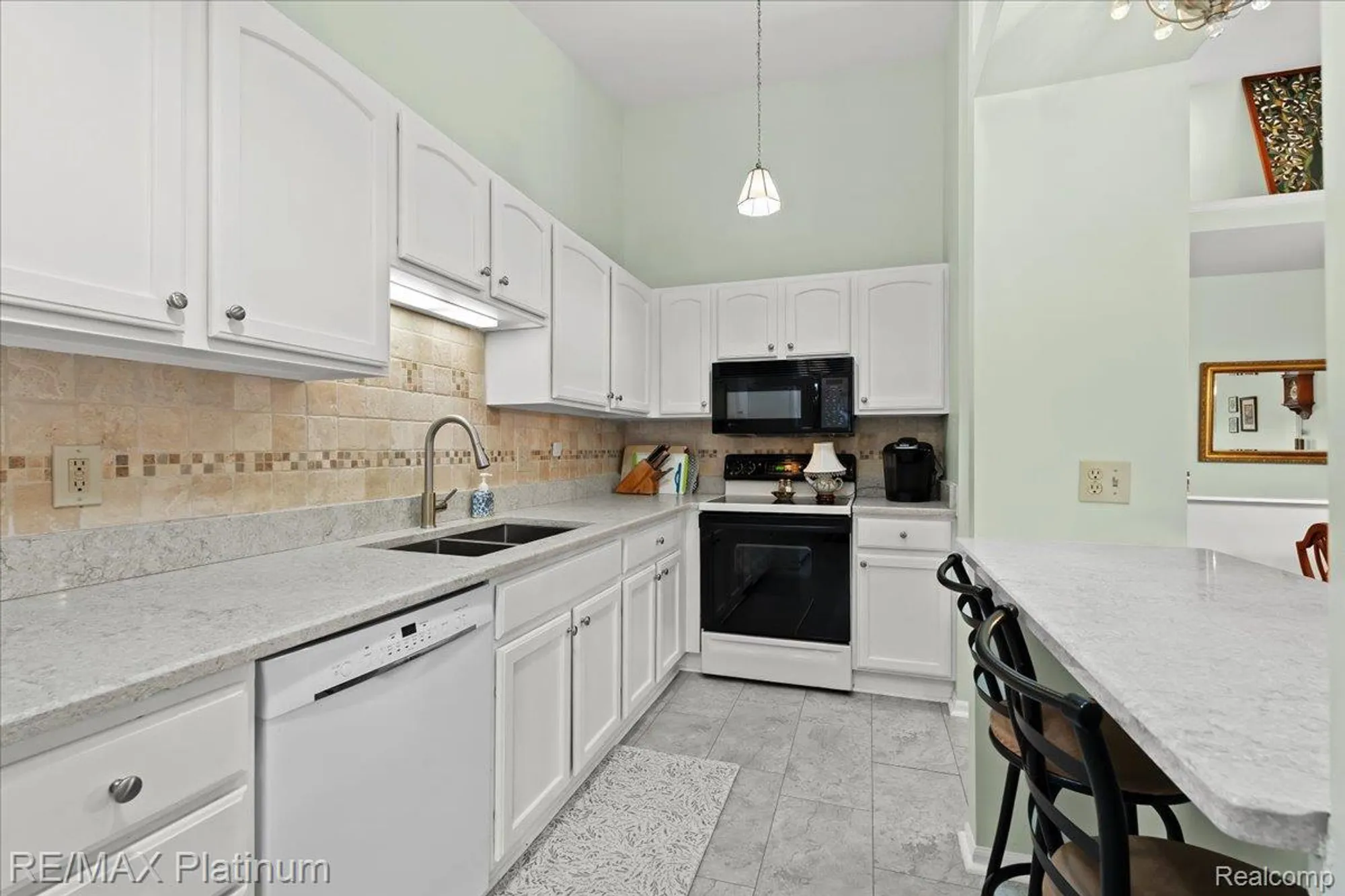 Property Slideshow image 15 of 31 | 62180 arlington cir unit 5, South Lyon, MI, 48178