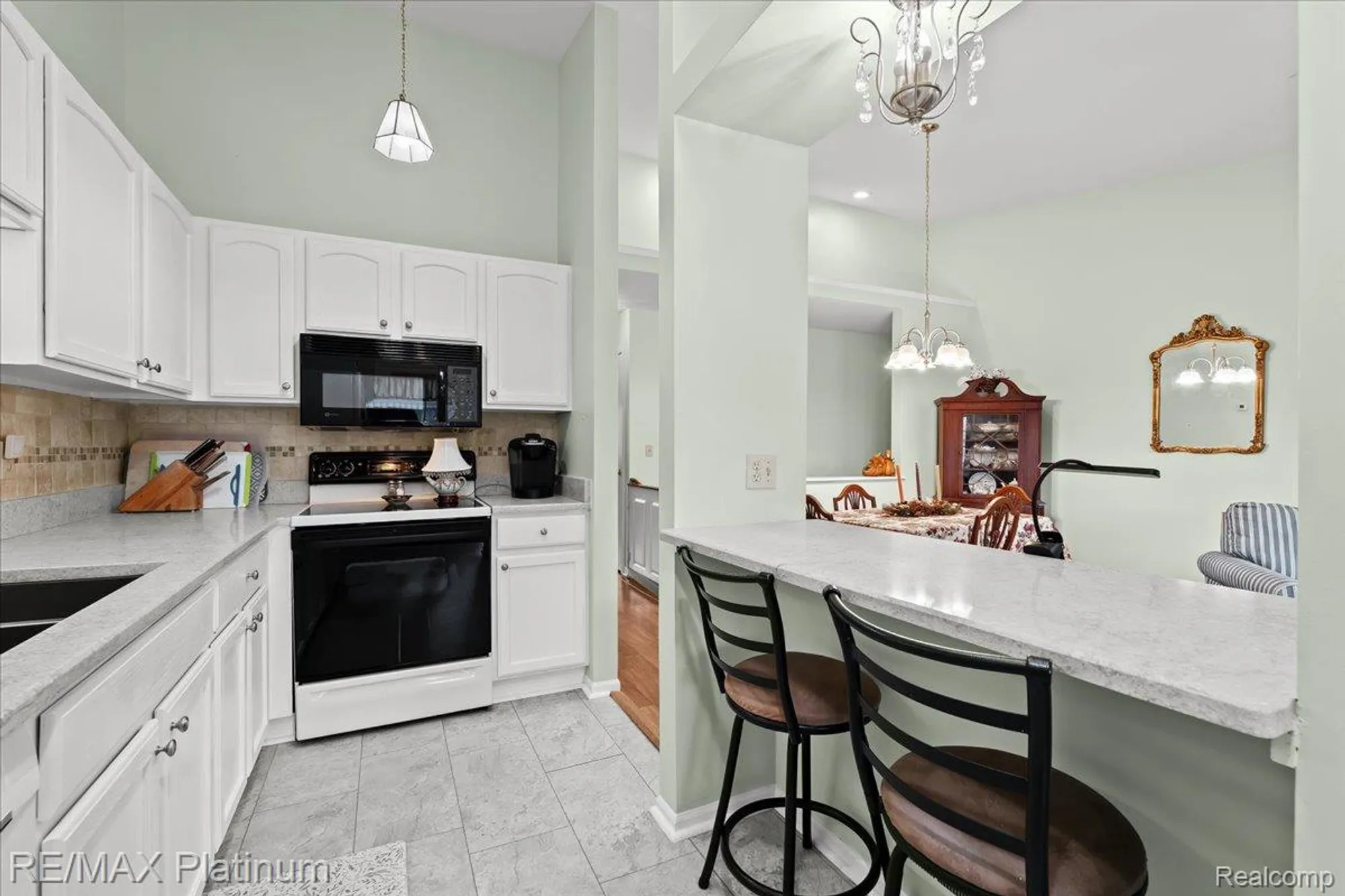 Property Slideshow image 16 of 31 | 62180 arlington cir unit 5, South Lyon, MI, 48178