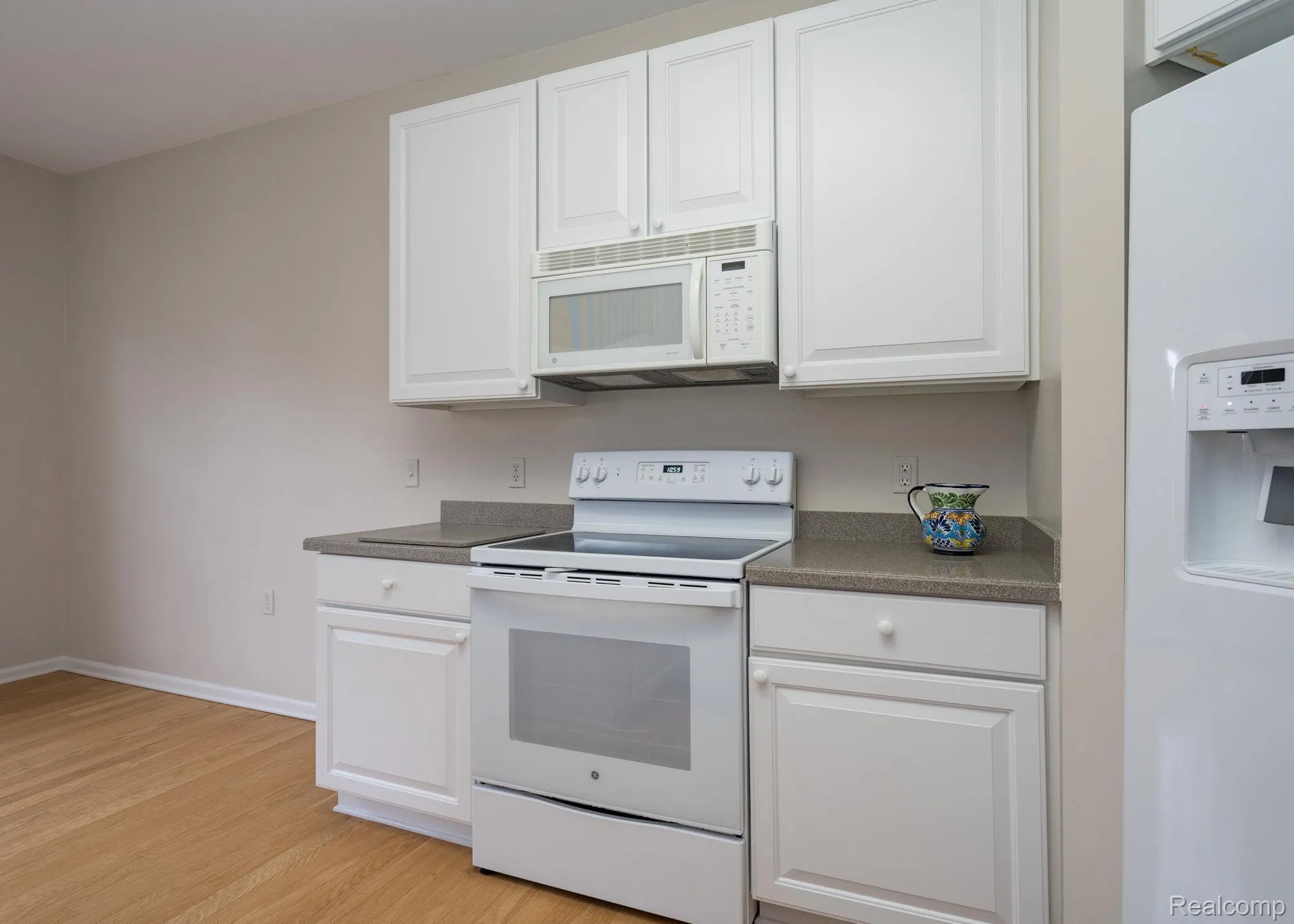 Property Slideshow image 10 of 24 | 3534 riverside dr, Auburn Hills, MI, 48326