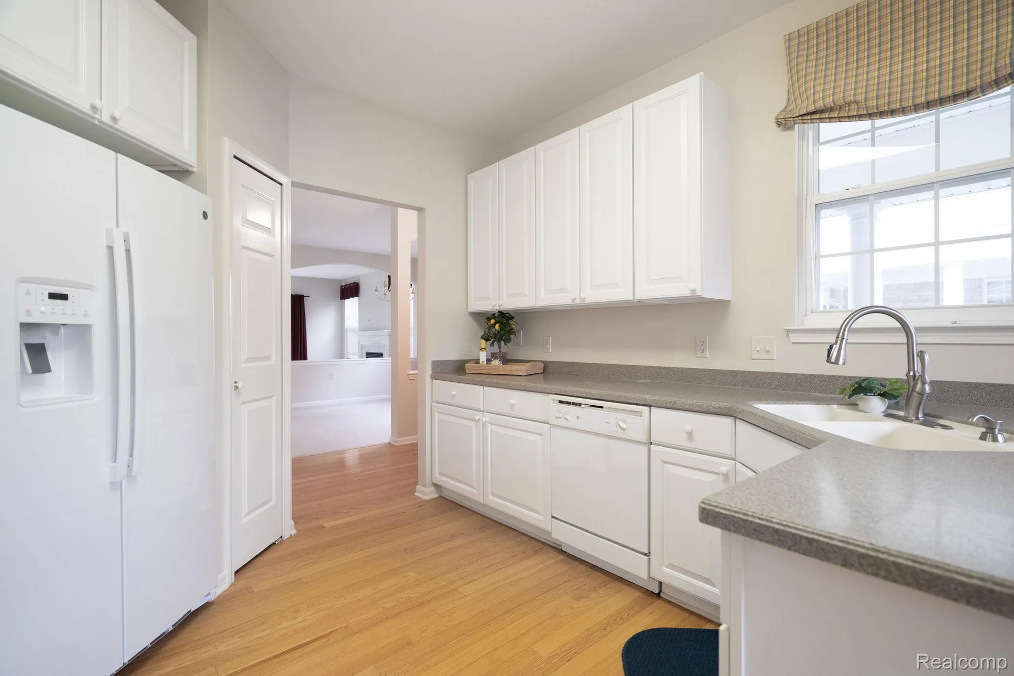 Property Slideshow image 12 of 24 | 3534 riverside dr, Auburn Hills, MI, 48326