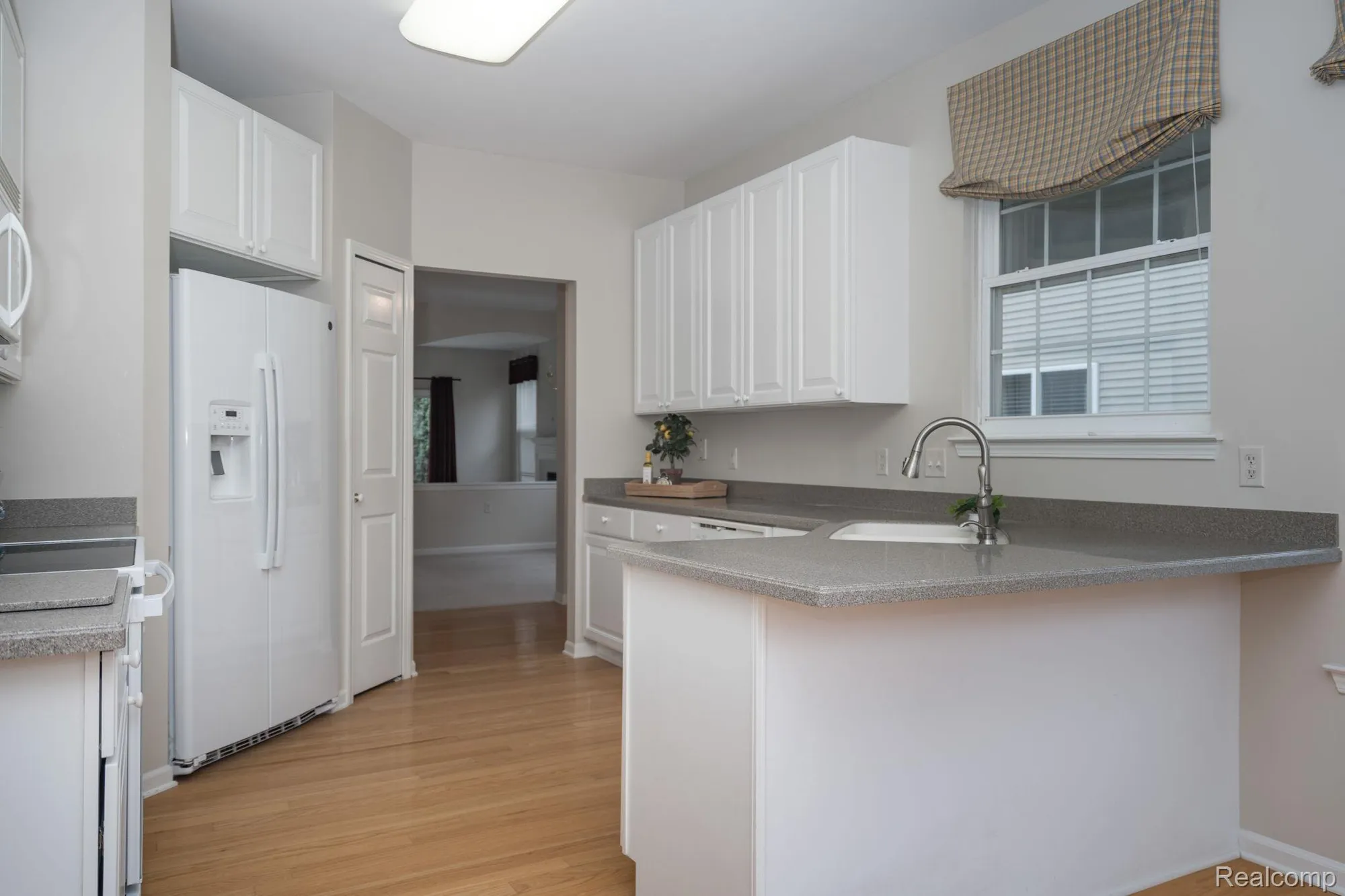 Property Slideshow image 14 of 24 | 3534 riverside dr, Auburn Hills, MI, 48326