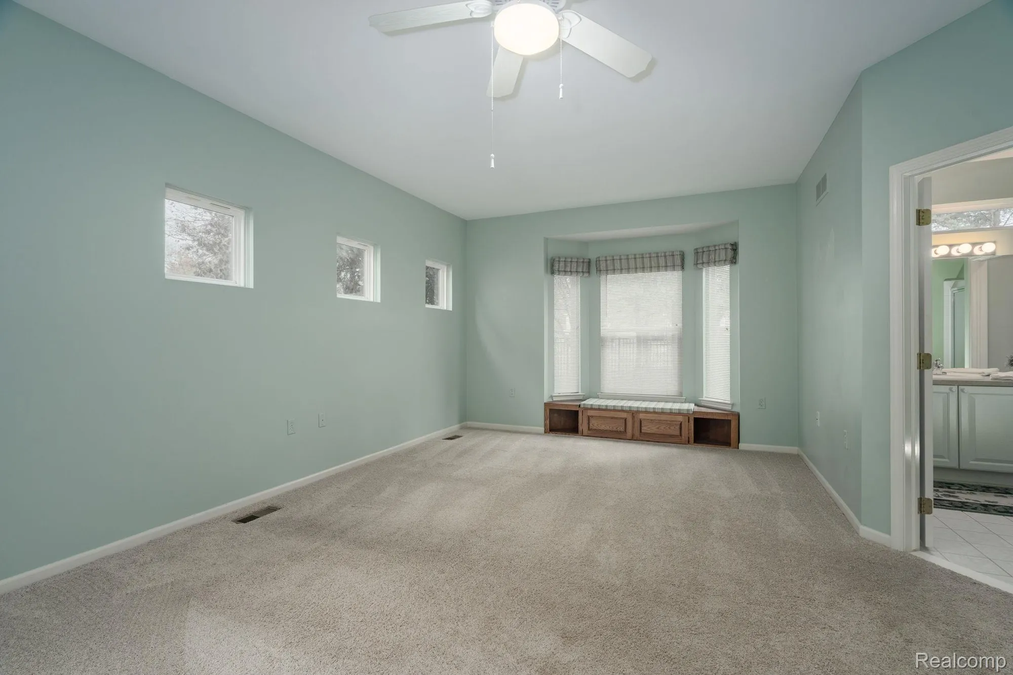 Property Slideshow image 16 of 24 | 3534 riverside dr, Auburn Hills, MI, 48326