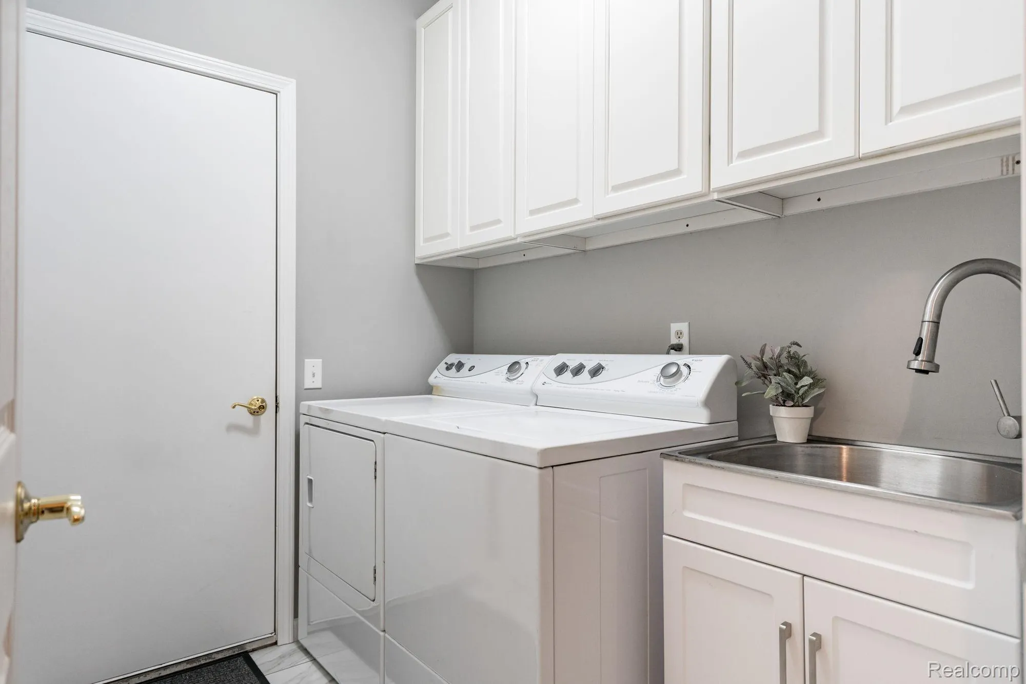 Property Slideshow image 20 of 24 | 3534 riverside dr, Auburn Hills, MI, 48326