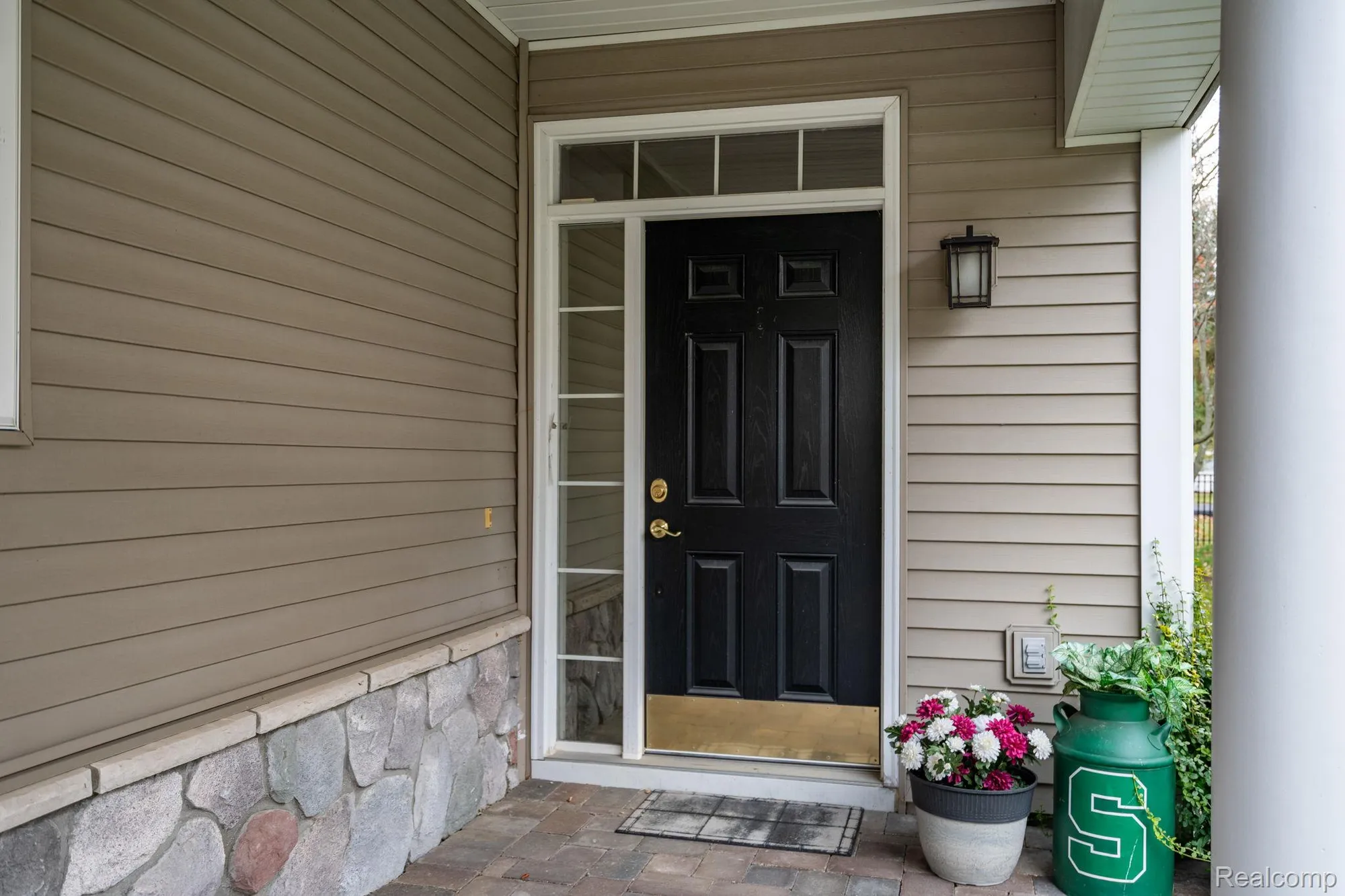 Property Slideshow image 3 of 24 | 3534 riverside dr, Auburn Hills, MI, 48326