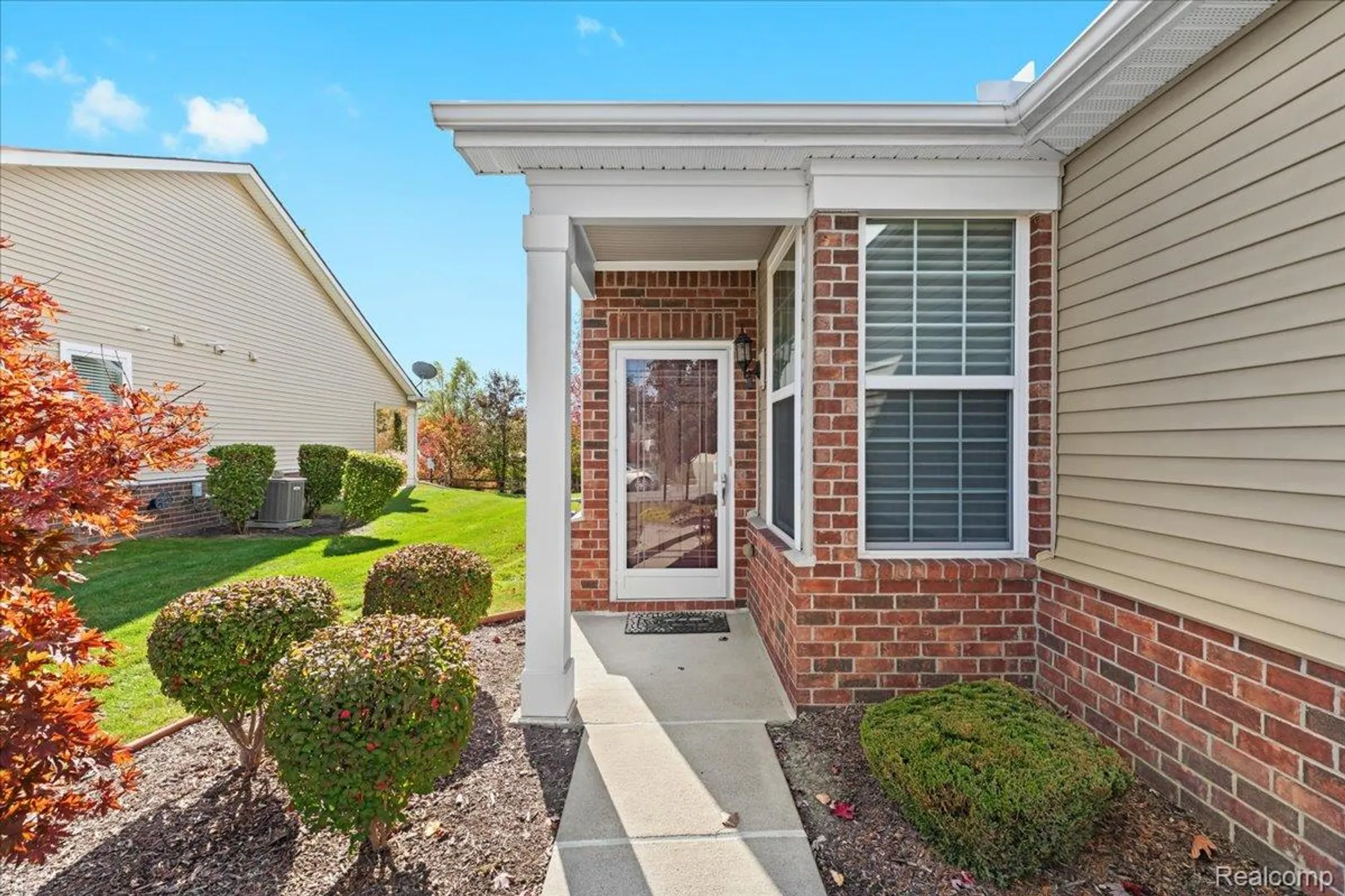 Property Slideshow image 5 of 40 | 24338 walloon way, Flat Rock, MI, 48134