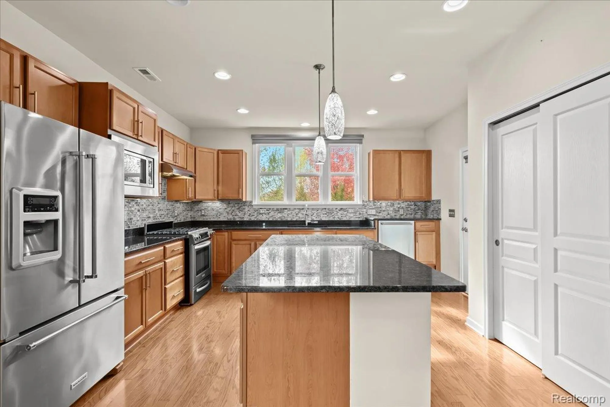 Property Slideshow image 10 of 40 | 24338 walloon way, Flat Rock, MI, 48134