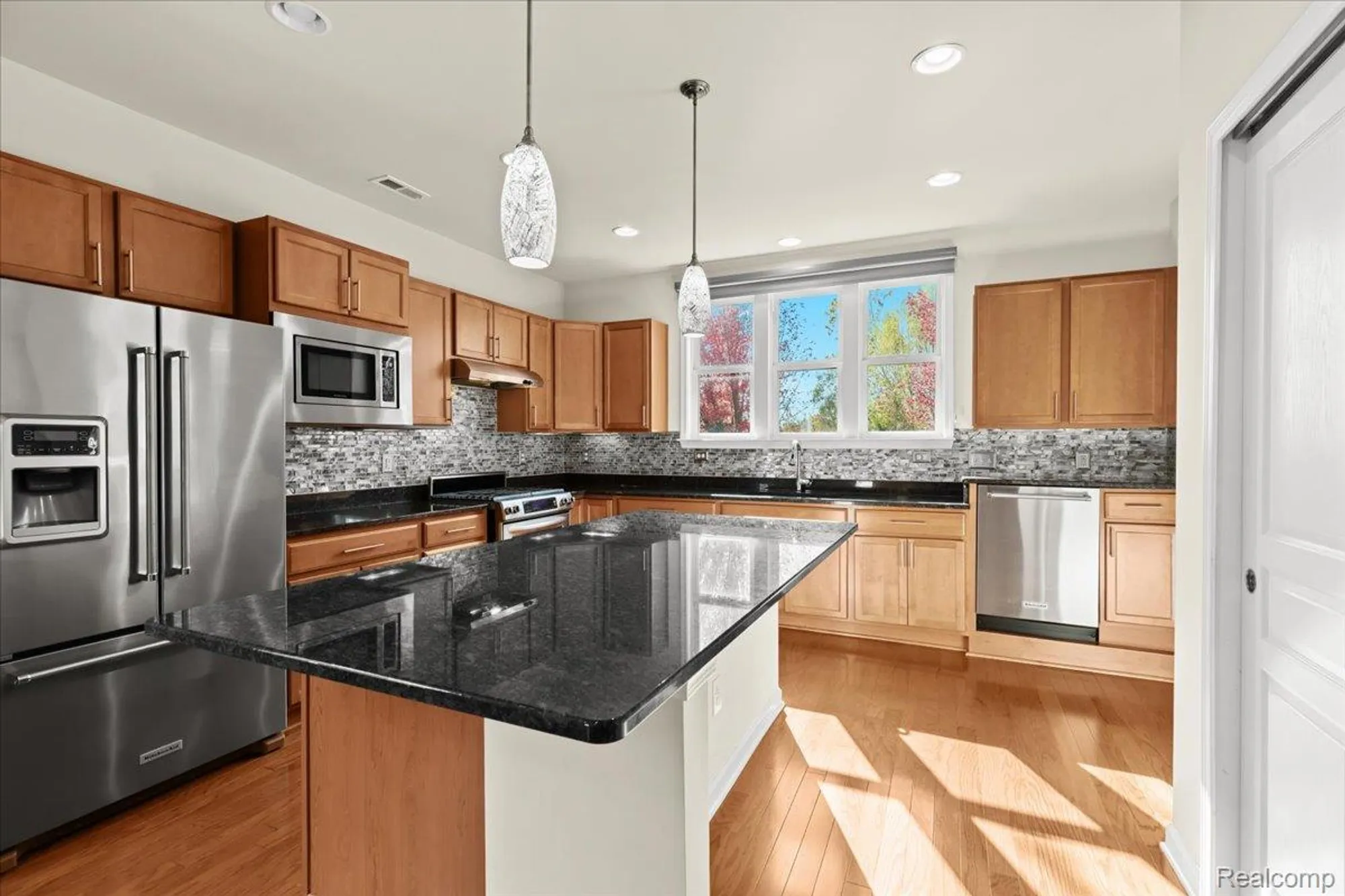 Property Slideshow image 11 of 40 | 24338 walloon way, Flat Rock, MI, 48134