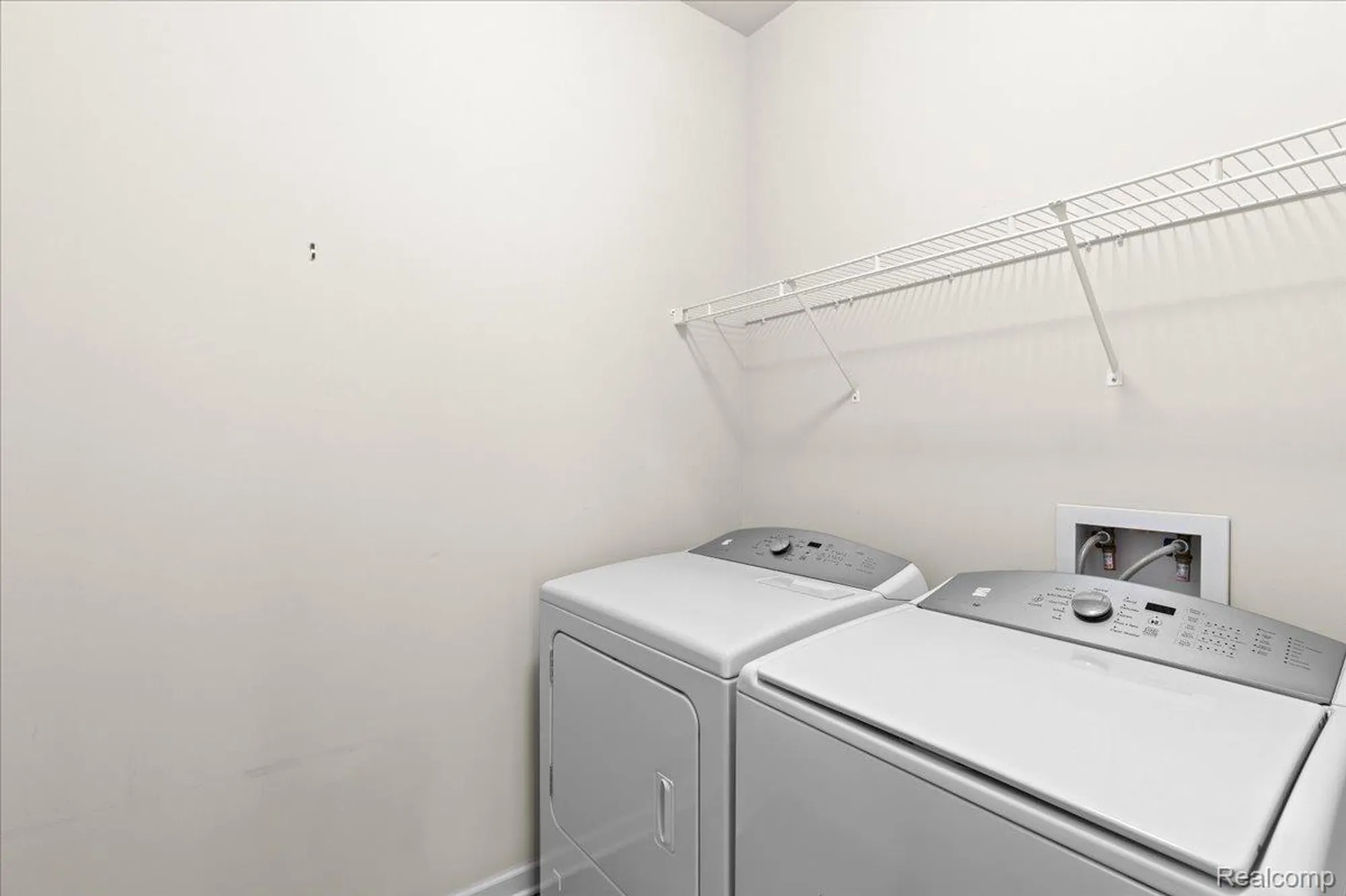 Property Slideshow image 14 of 40 | 24338 walloon way, Flat Rock, MI, 48134