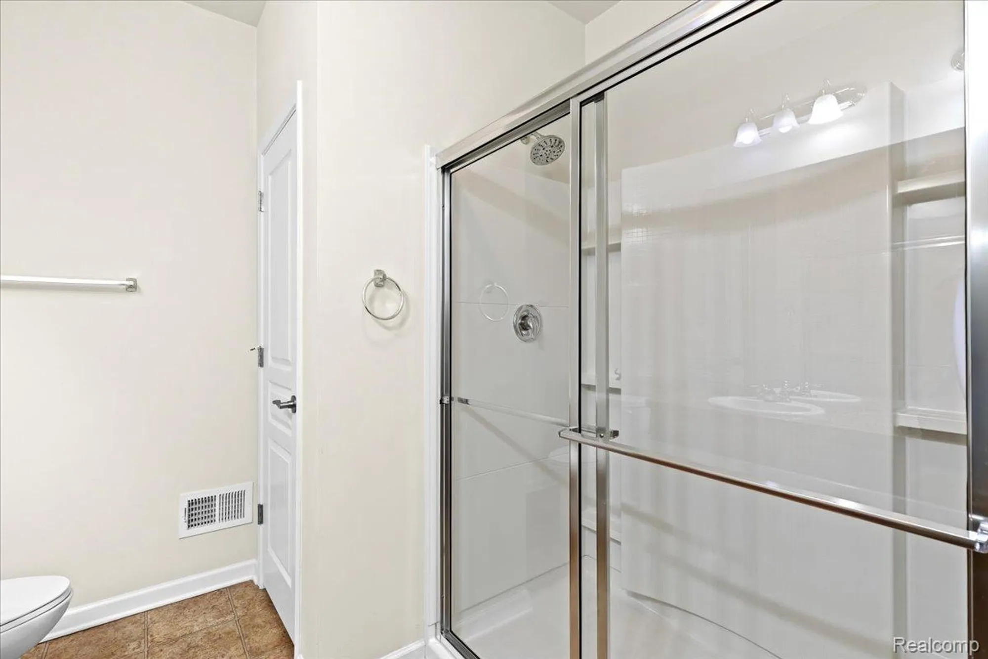 Property Slideshow image 19 of 40 | 24338 walloon way, Flat Rock, MI, 48134