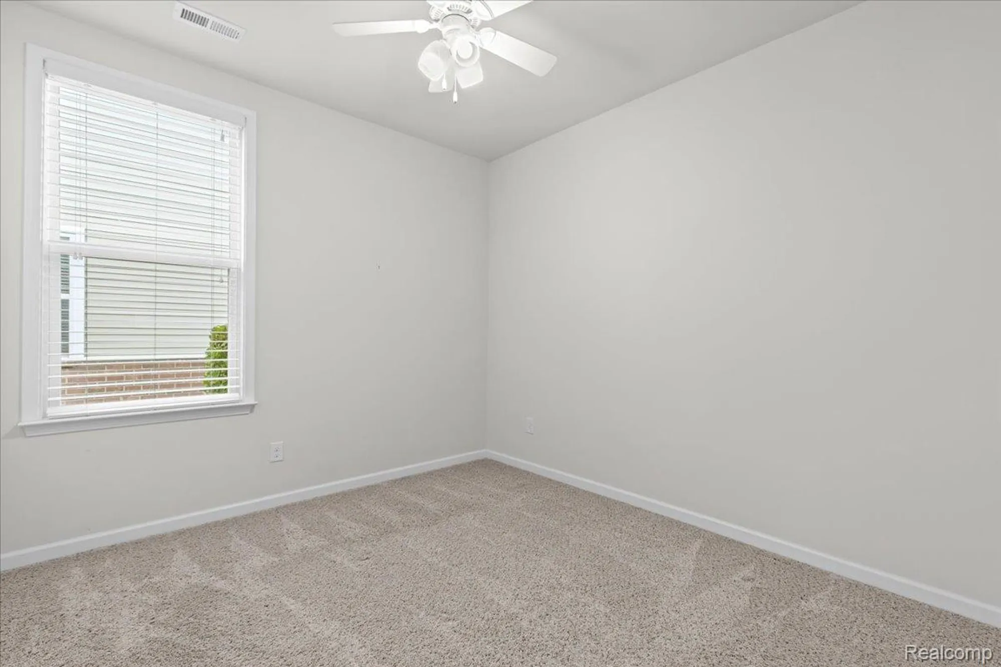 Property Slideshow image 20 of 40 | 24338 walloon way, Flat Rock, MI, 48134