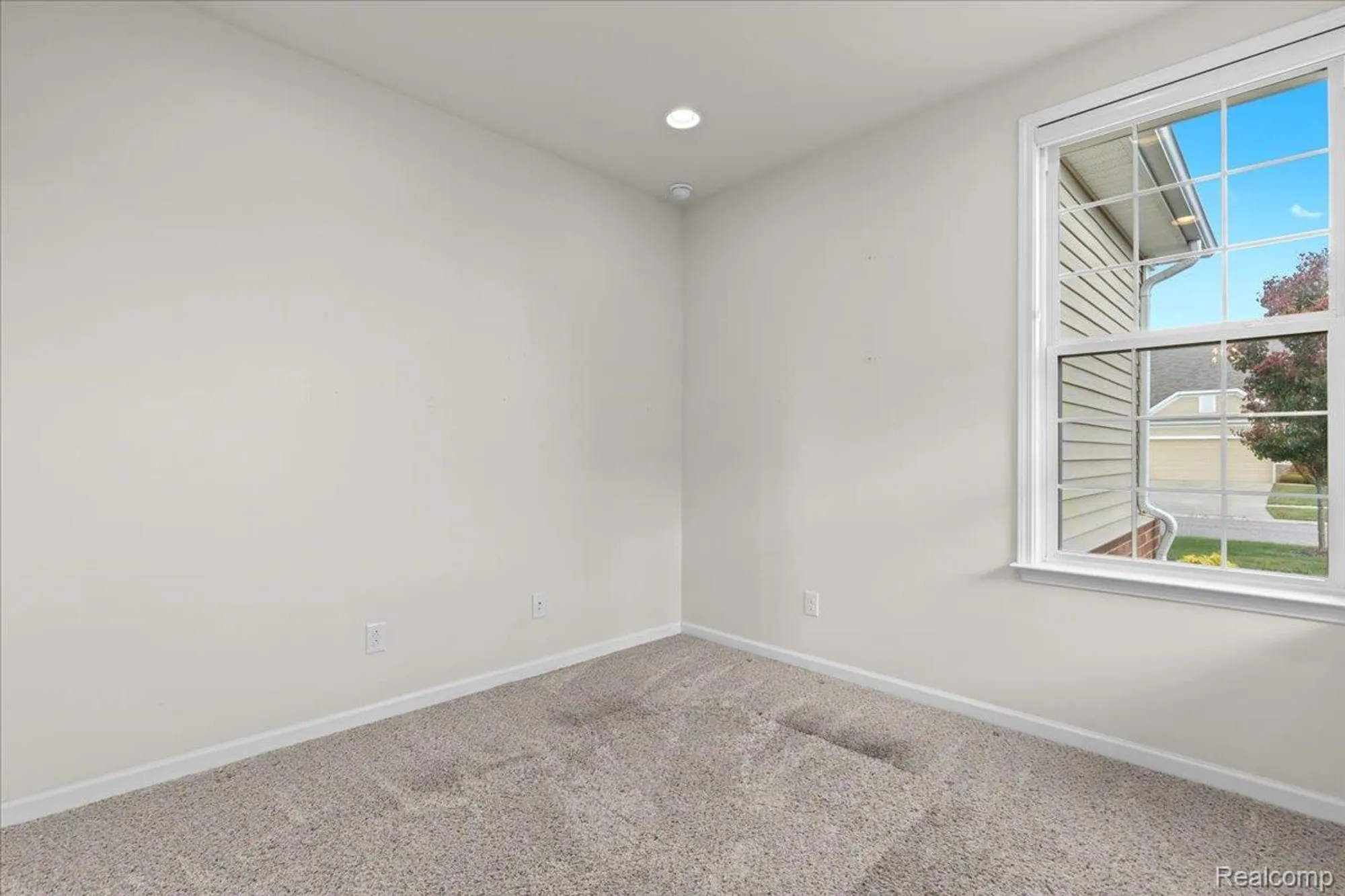 Property Slideshow image 23 of 40 | 24338 walloon way, Flat Rock, MI, 48134