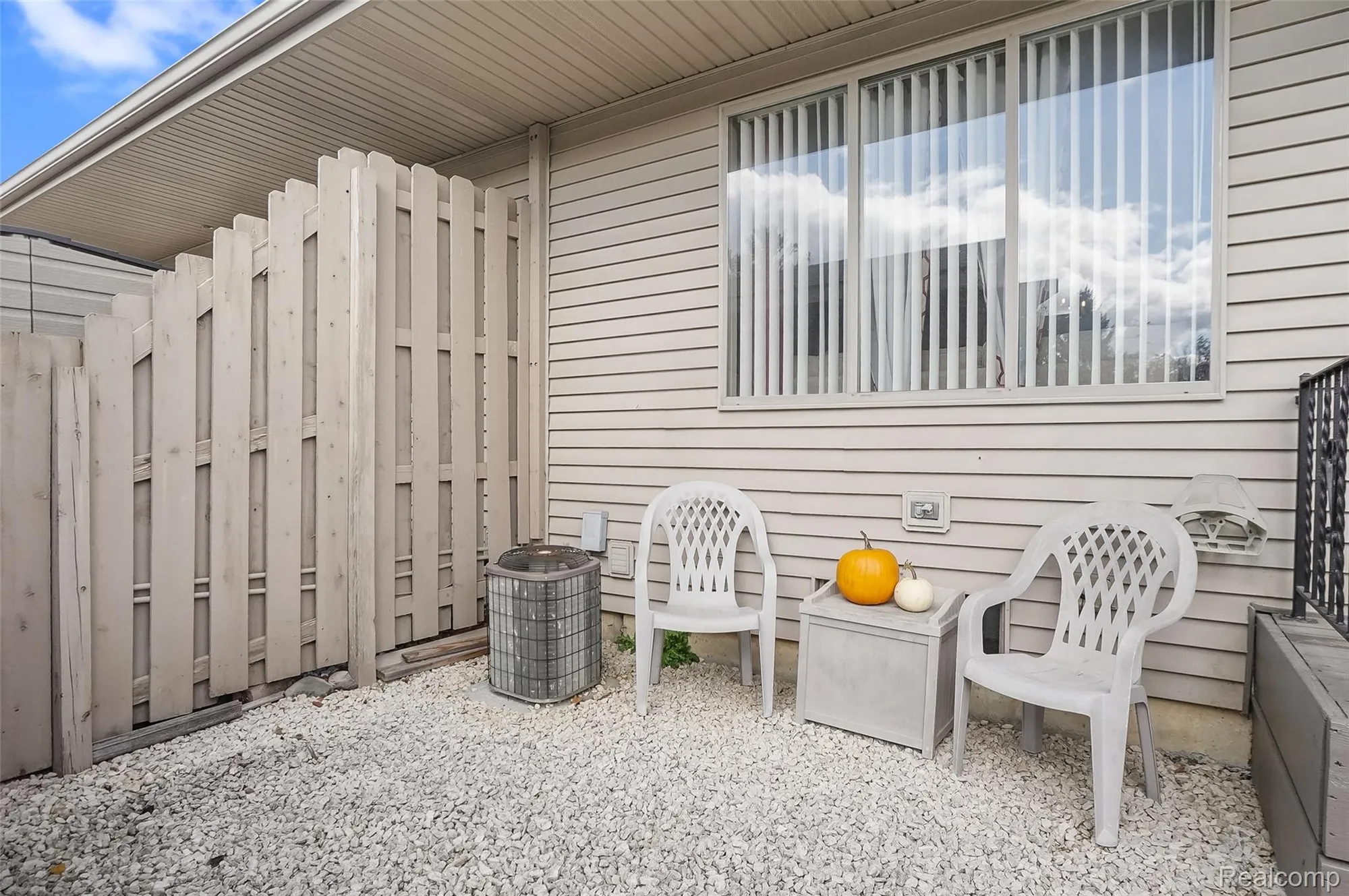 Property Slideshow image 7 of 42 | 62512 raleigh ct unit 4, South Lyon, MI, 48178