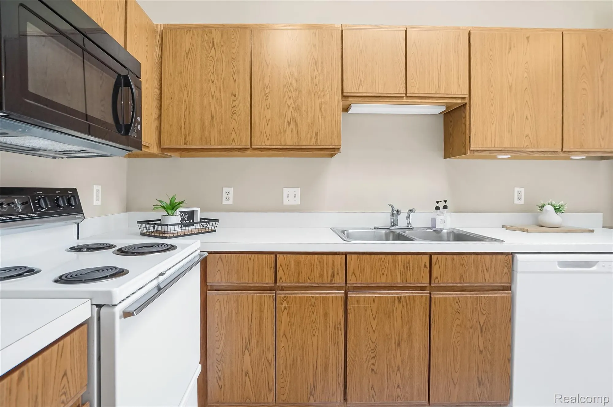 Property Slideshow image 12 of 42 | 62512 raleigh ct unit 4, South Lyon, MI, 48178