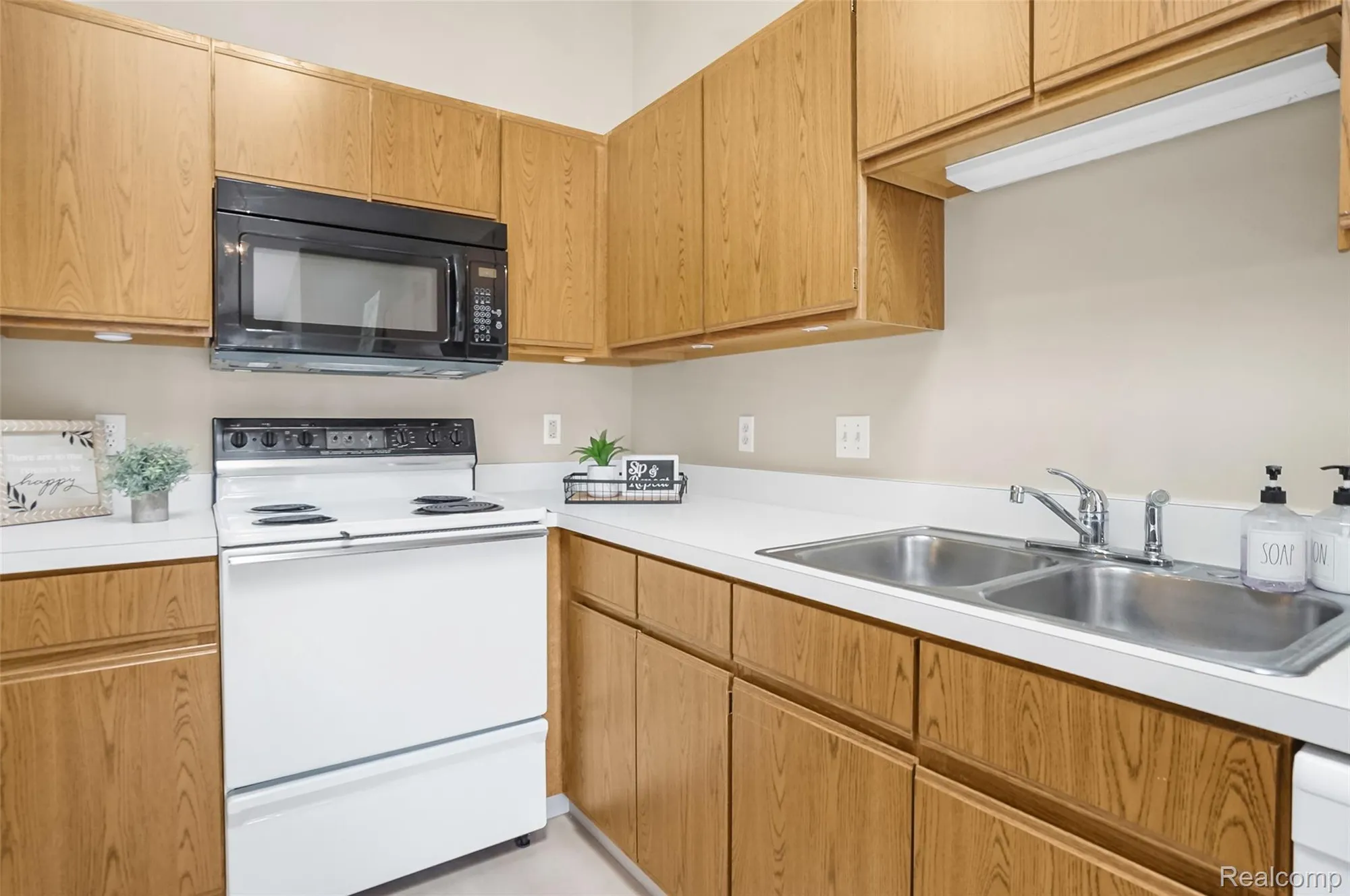 Property Slideshow image 15 of 42 | 62512 raleigh ct unit 4, South Lyon, MI, 48178