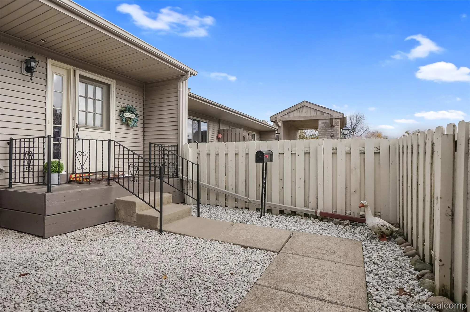 Property Slideshow image 3 of 42 | 62512 raleigh ct unit 4, South Lyon, MI, 48178