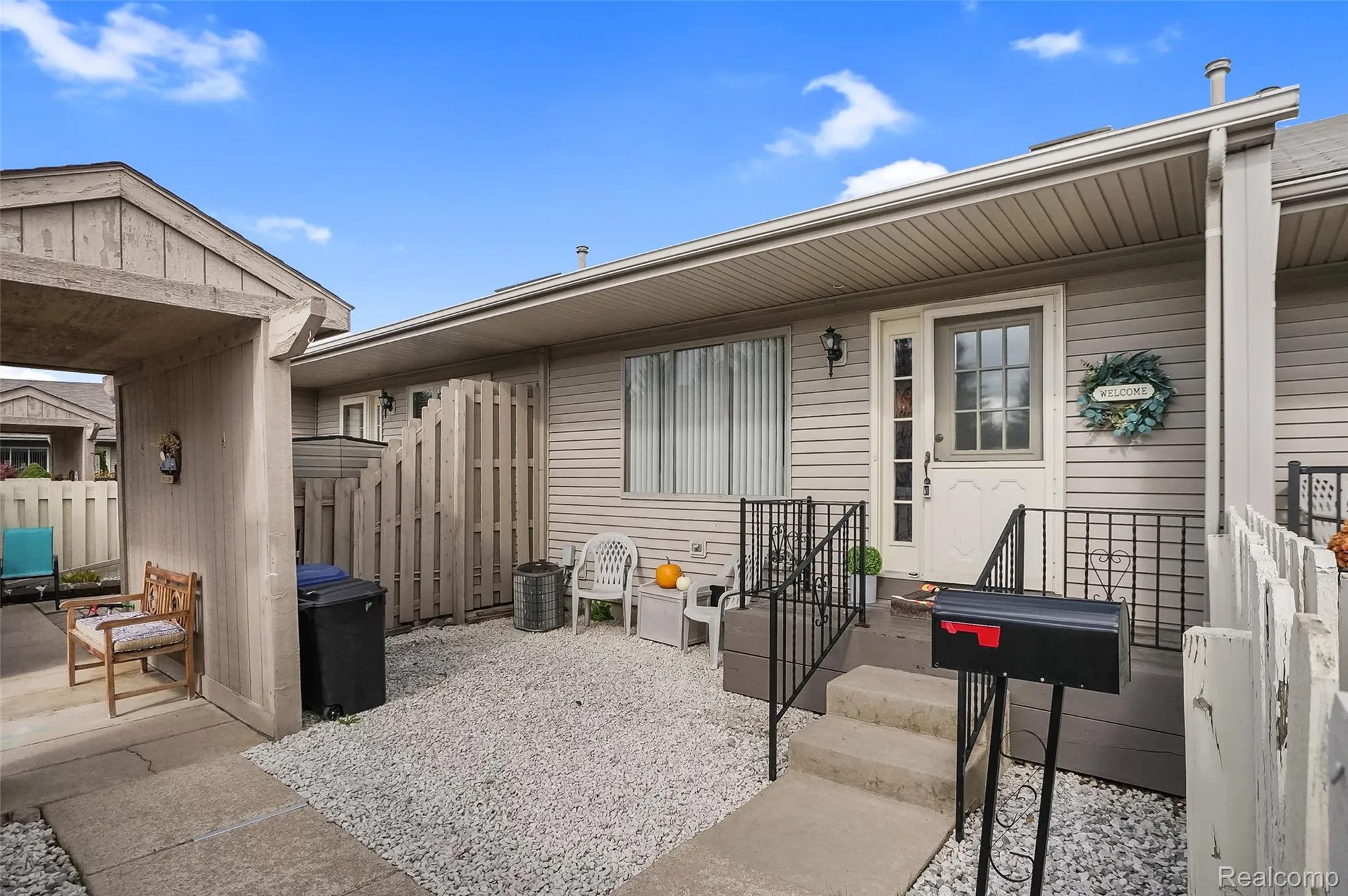 Property Slideshow image 4 of 42 | 62512 raleigh ct unit 4, South Lyon, MI, 48178