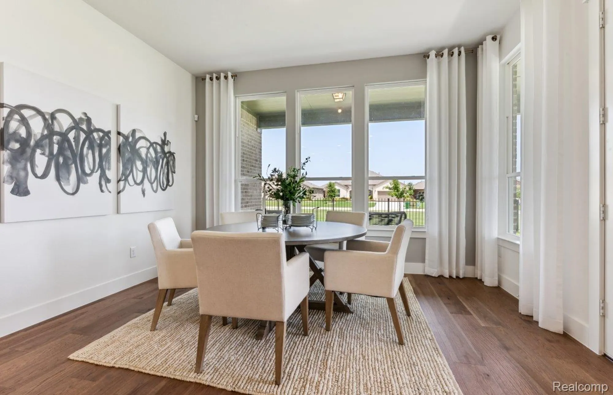 Property Slideshow image 10 of 13 | 2300 coastal ct, Milfordchartertownship_oakland, MI, 48381