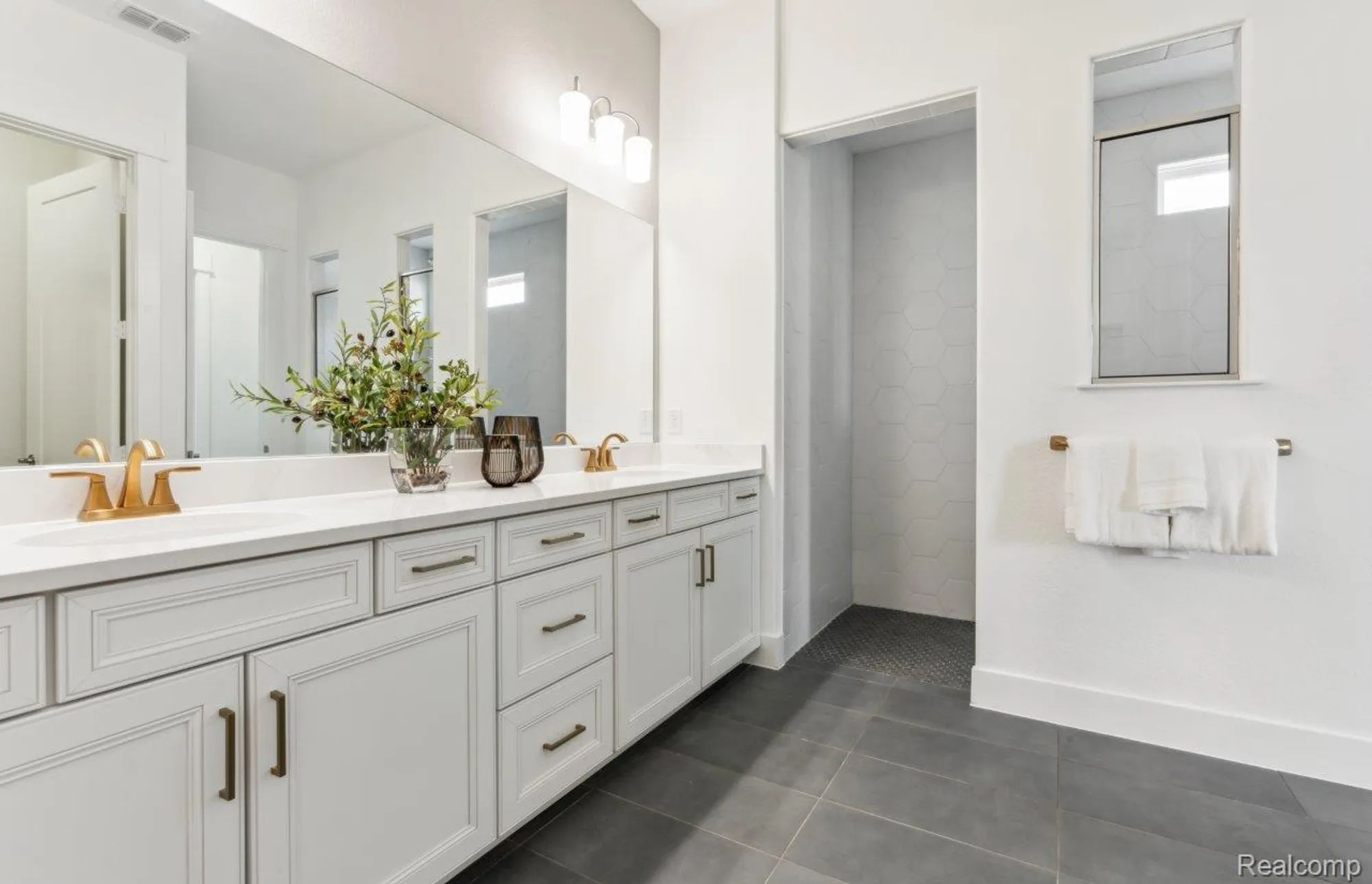 Property Slideshow image 12 of 13 | 2300 coastal ct, Milfordchartertownship_oakland, MI, 48381