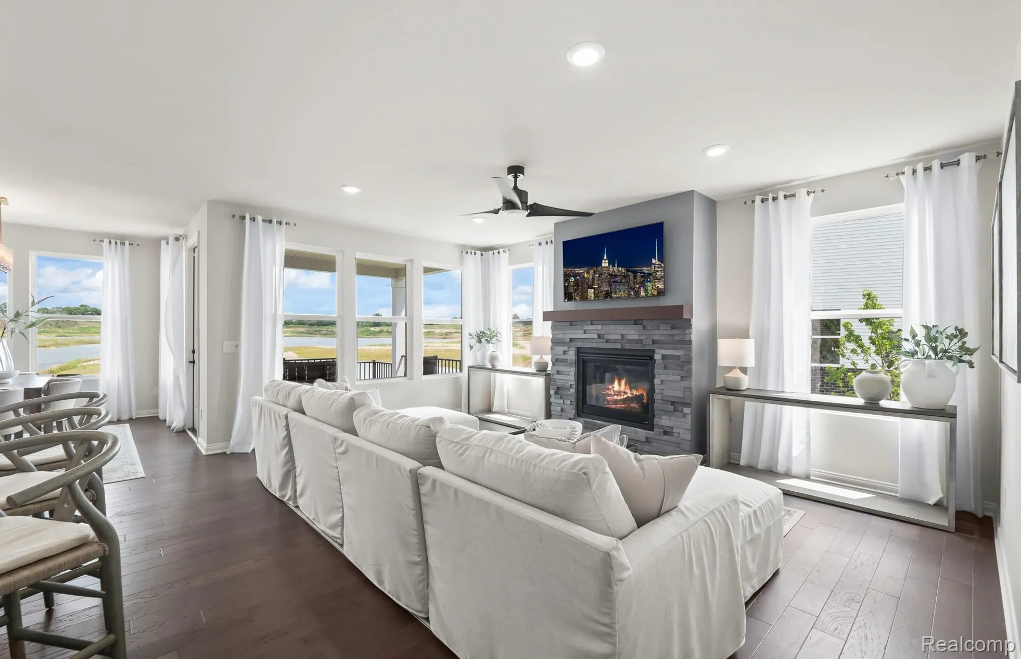 Property Slideshow image 8 of 13 | 2047 marigold way, Milford, MI, 48381