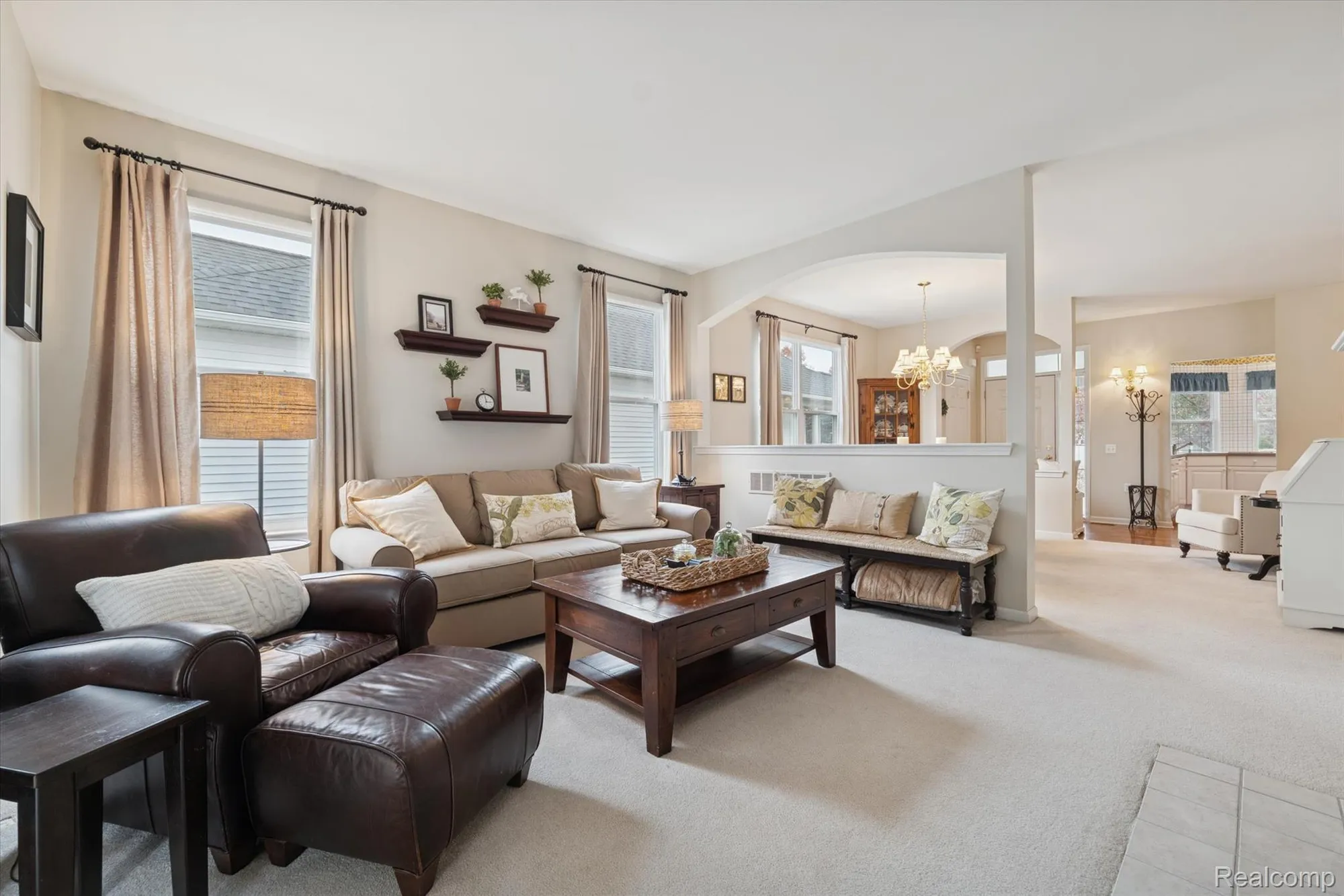 Property Slideshow image 7 of 43 | 4035 hillsdale dr, Auburn Hills, MI, 48326