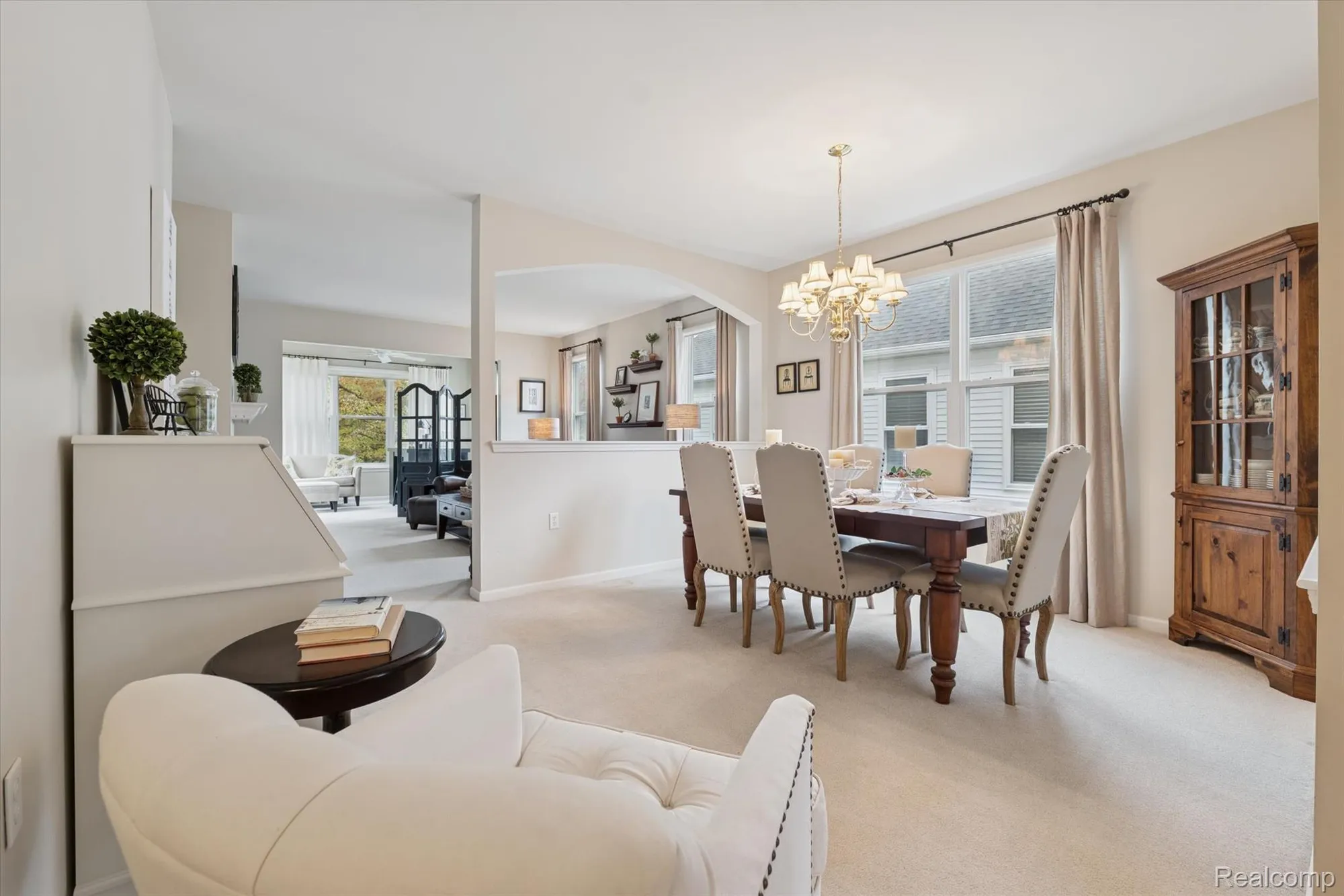 Property Slideshow image 12 of 43 | 4035 hillsdale dr, Auburn Hills, MI, 48326