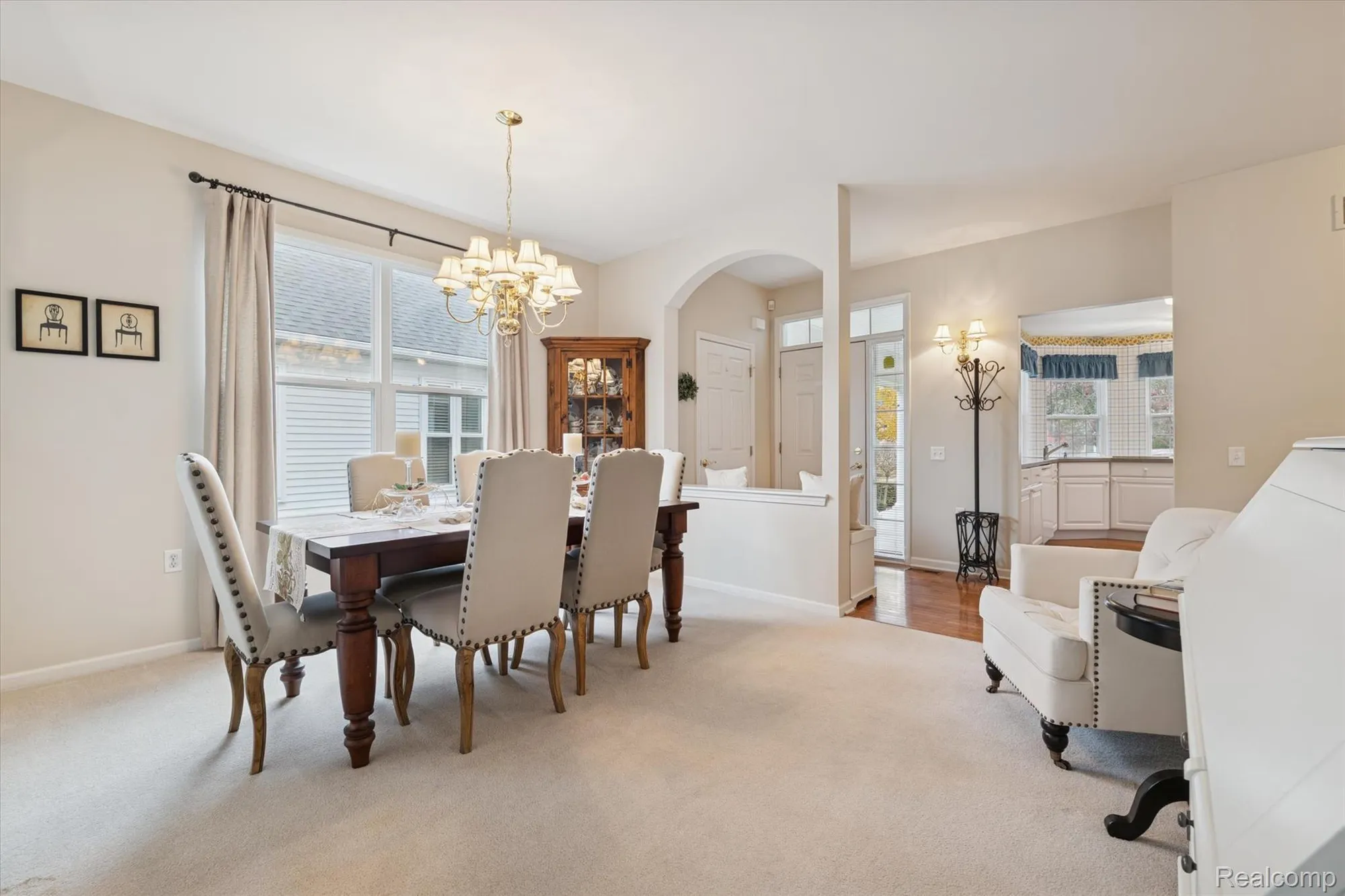Property Slideshow image 13 of 43 | 4035 hillsdale dr, Auburn Hills, MI, 48326