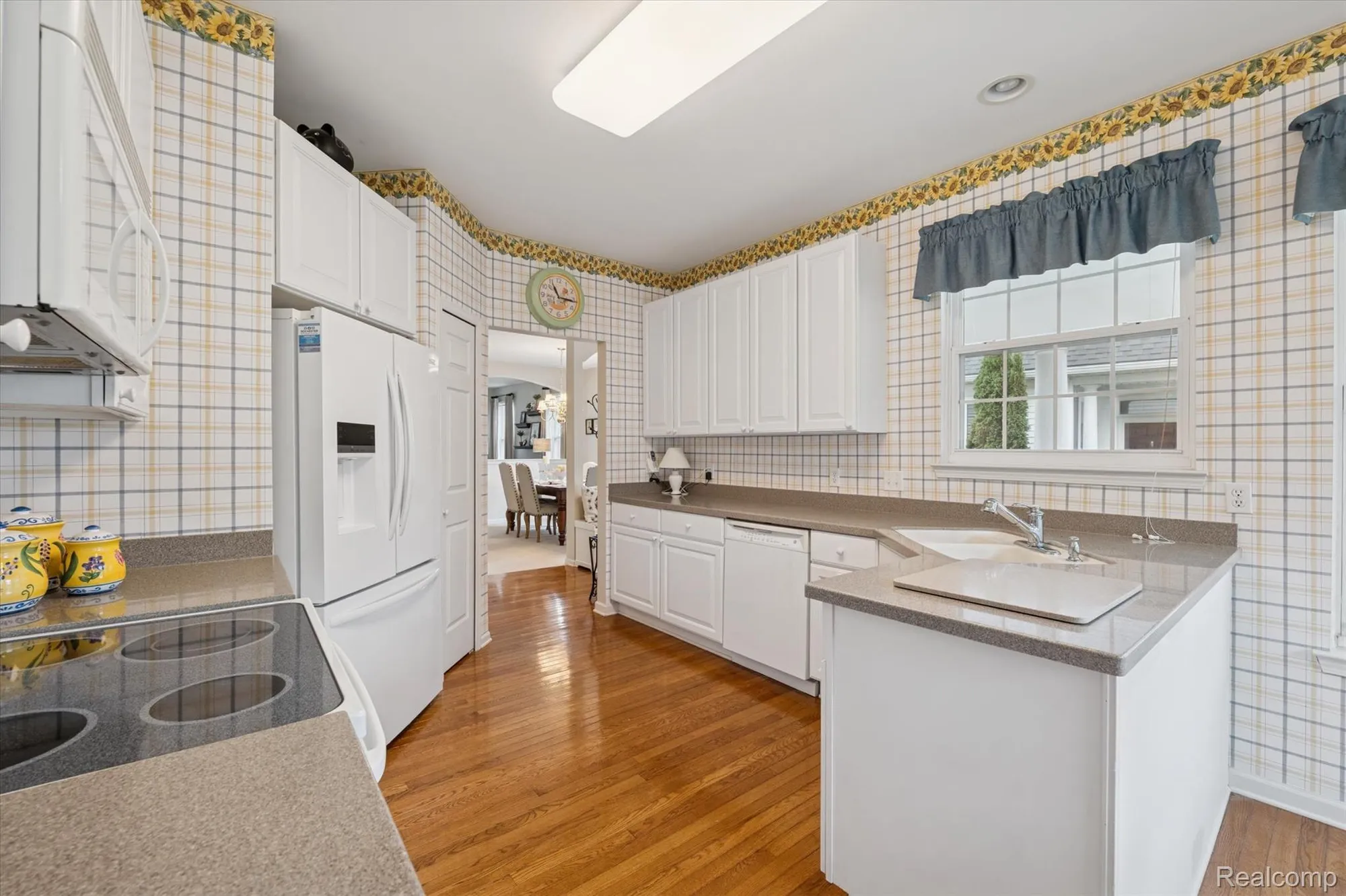 Property Slideshow image 16 of 43 | 4035 hillsdale dr, Auburn Hills, MI, 48326
