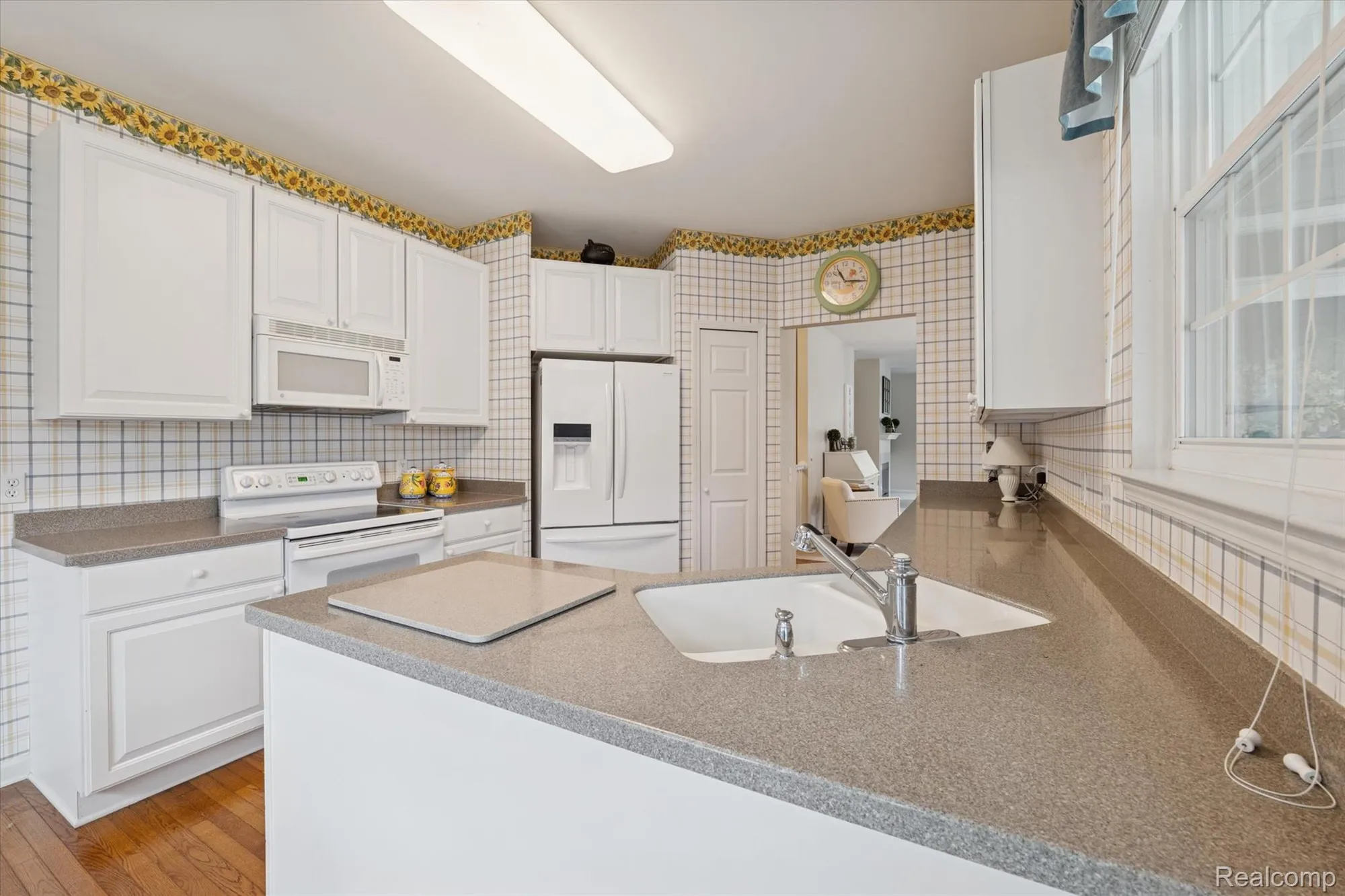 Property Slideshow image 17 of 43 | 4035 hillsdale dr, Auburn Hills, MI, 48326