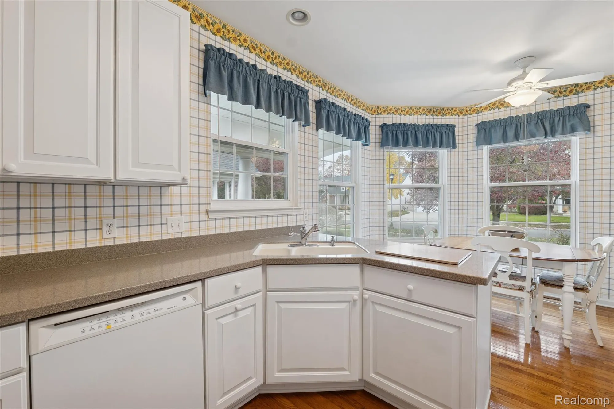 Property Slideshow image 18 of 43 | 4035 hillsdale dr, Auburn Hills, MI, 48326