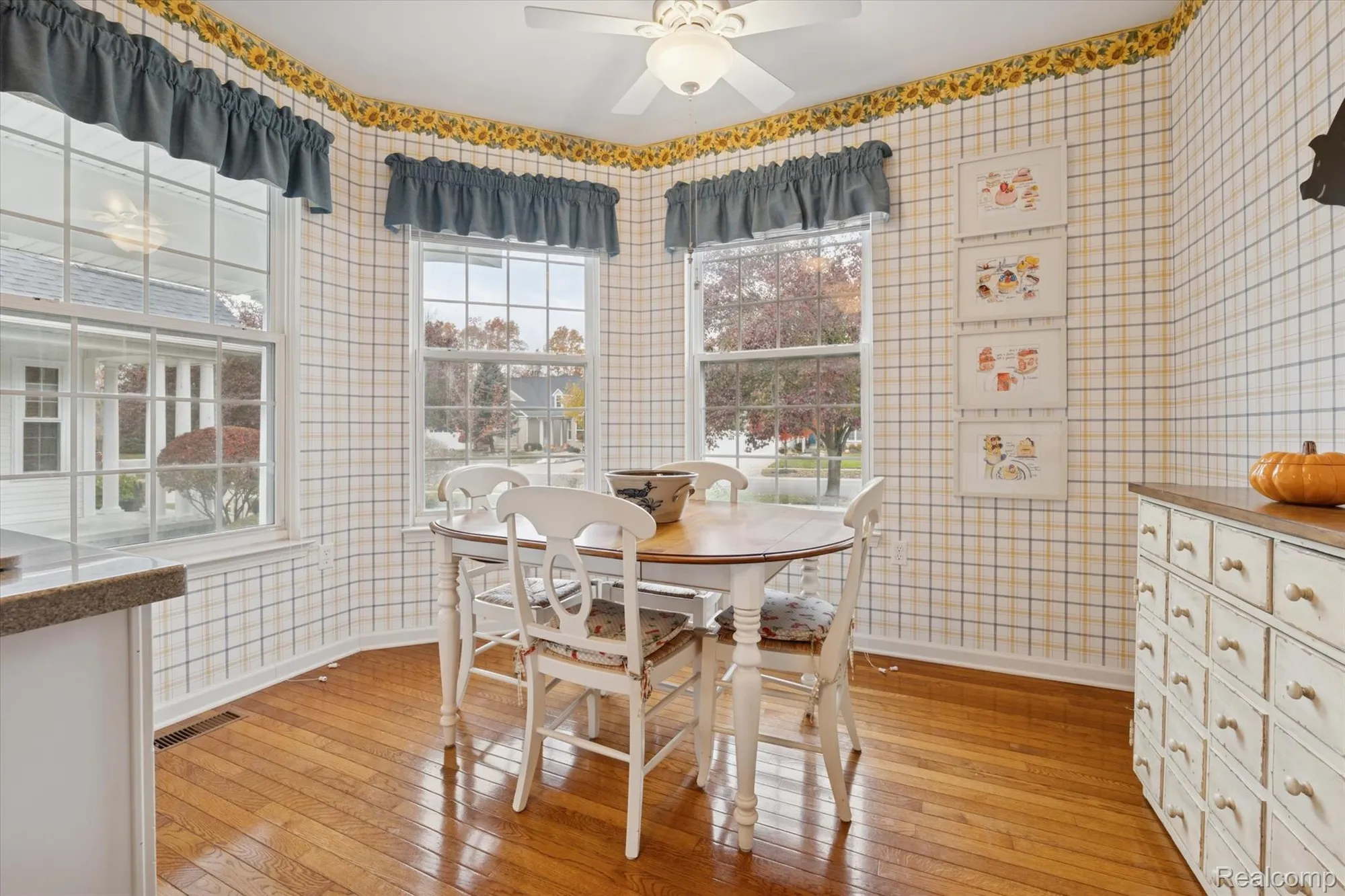 Property Slideshow image 19 of 43 | 4035 hillsdale dr, Auburn Hills, MI, 48326